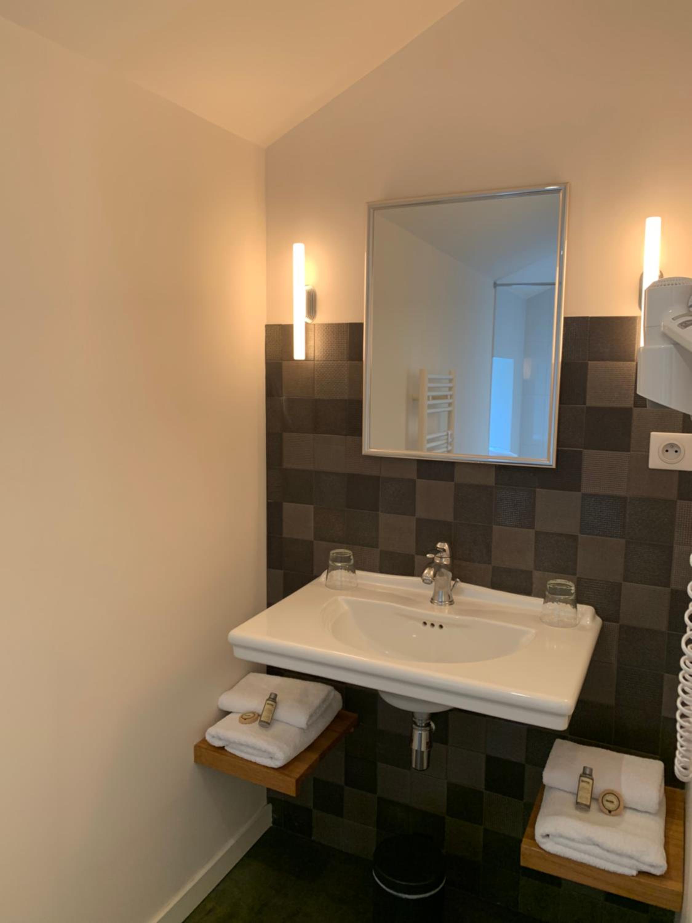 Standard King Room photo 3