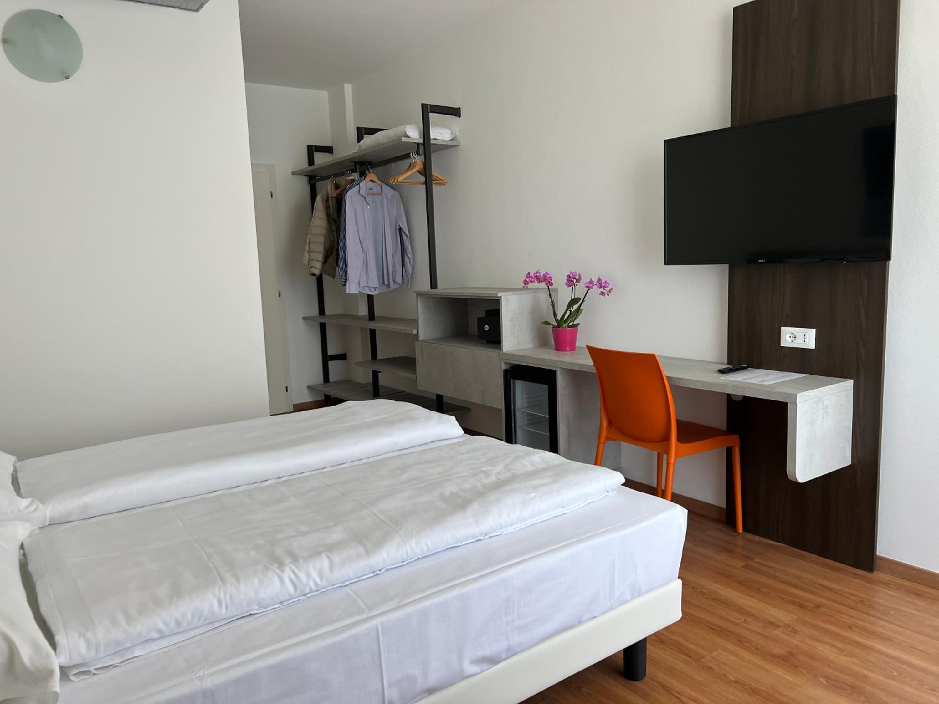 Twin Room with Mountain View photo 3
