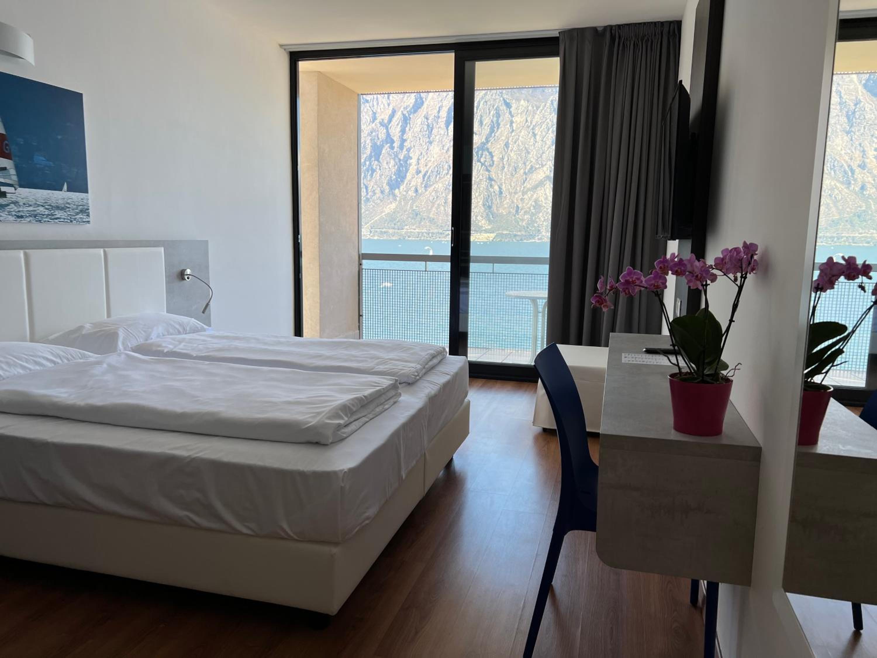 Triple Room with Lake View photo 3