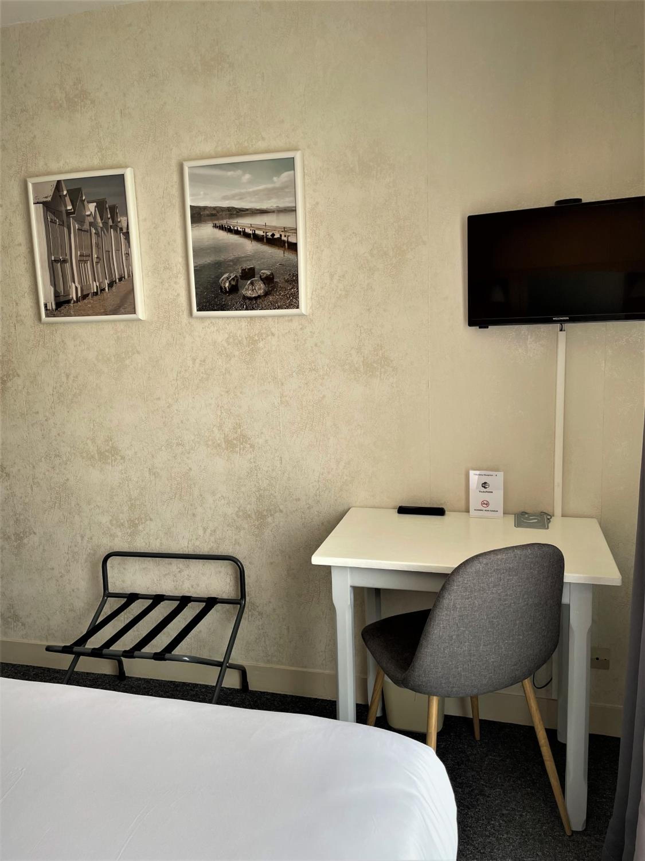 Standard Double Room - Photo 10
