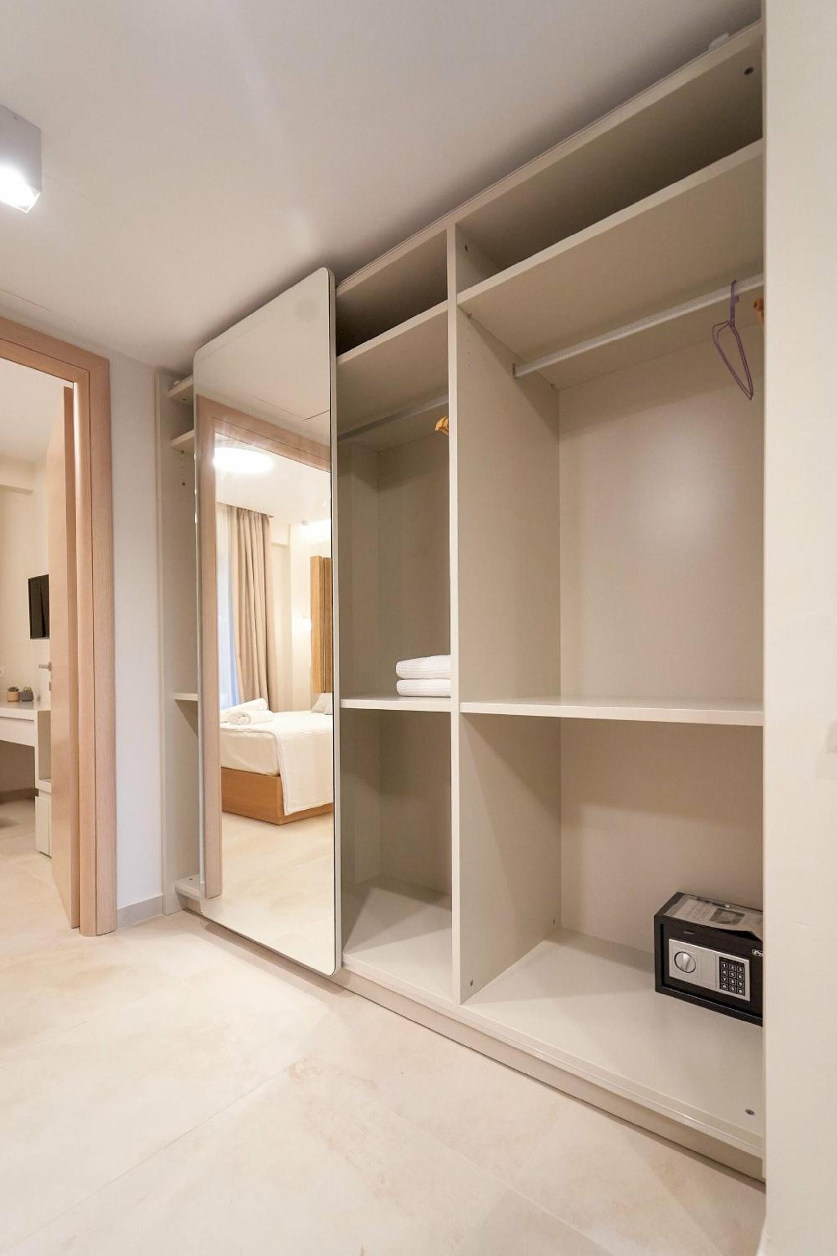 Suite with Side Sea View photo 2