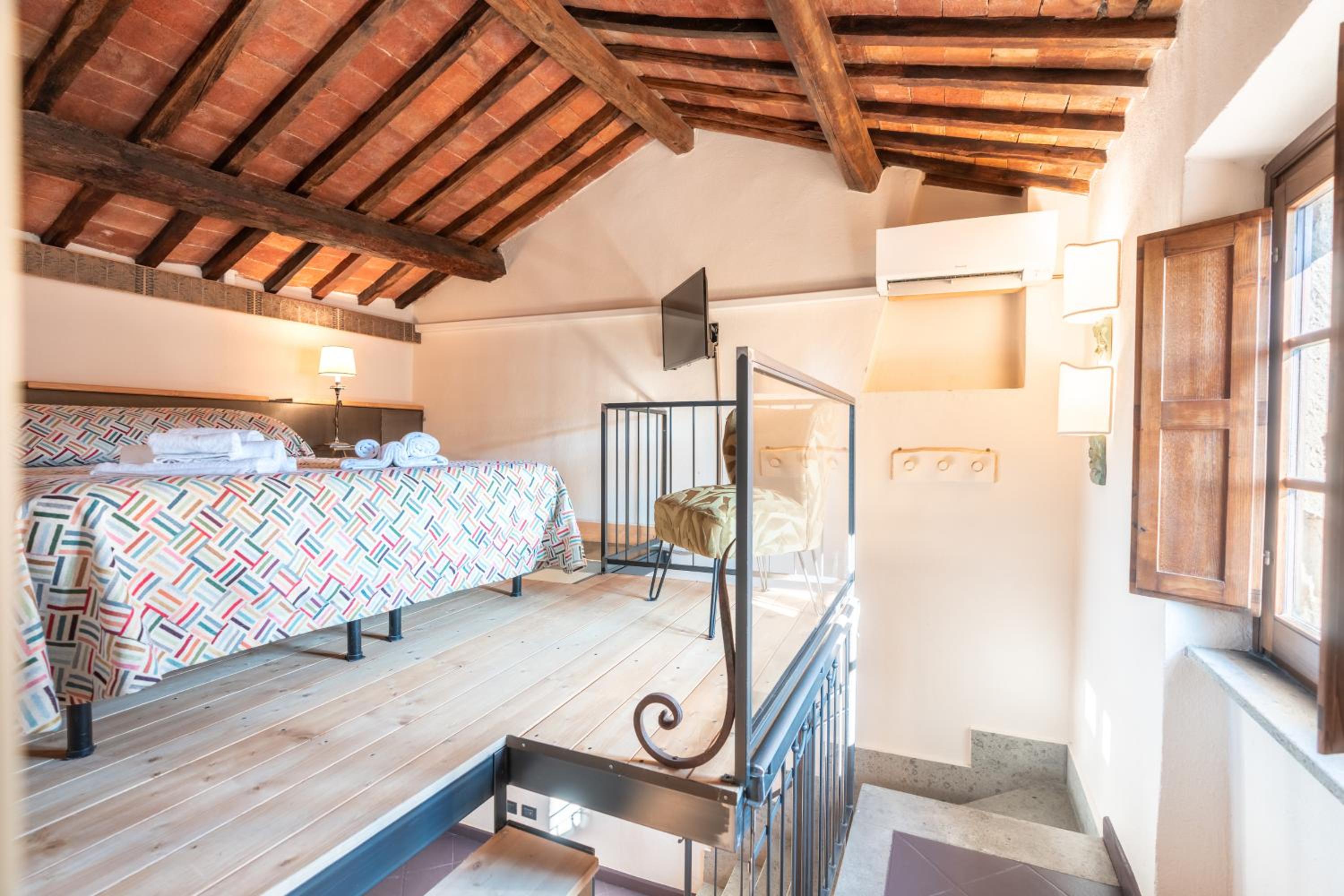 Suite - Photo 12
