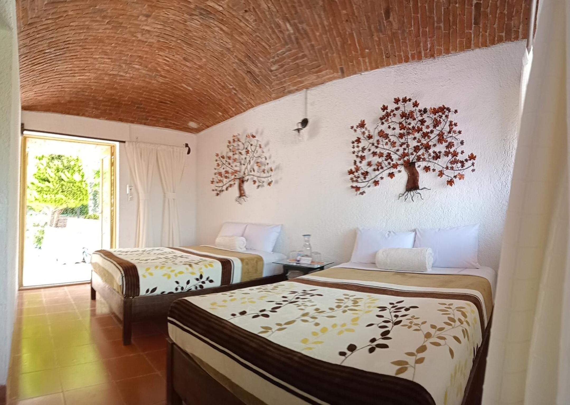 Queen Room with Two Queen Beds photo 1