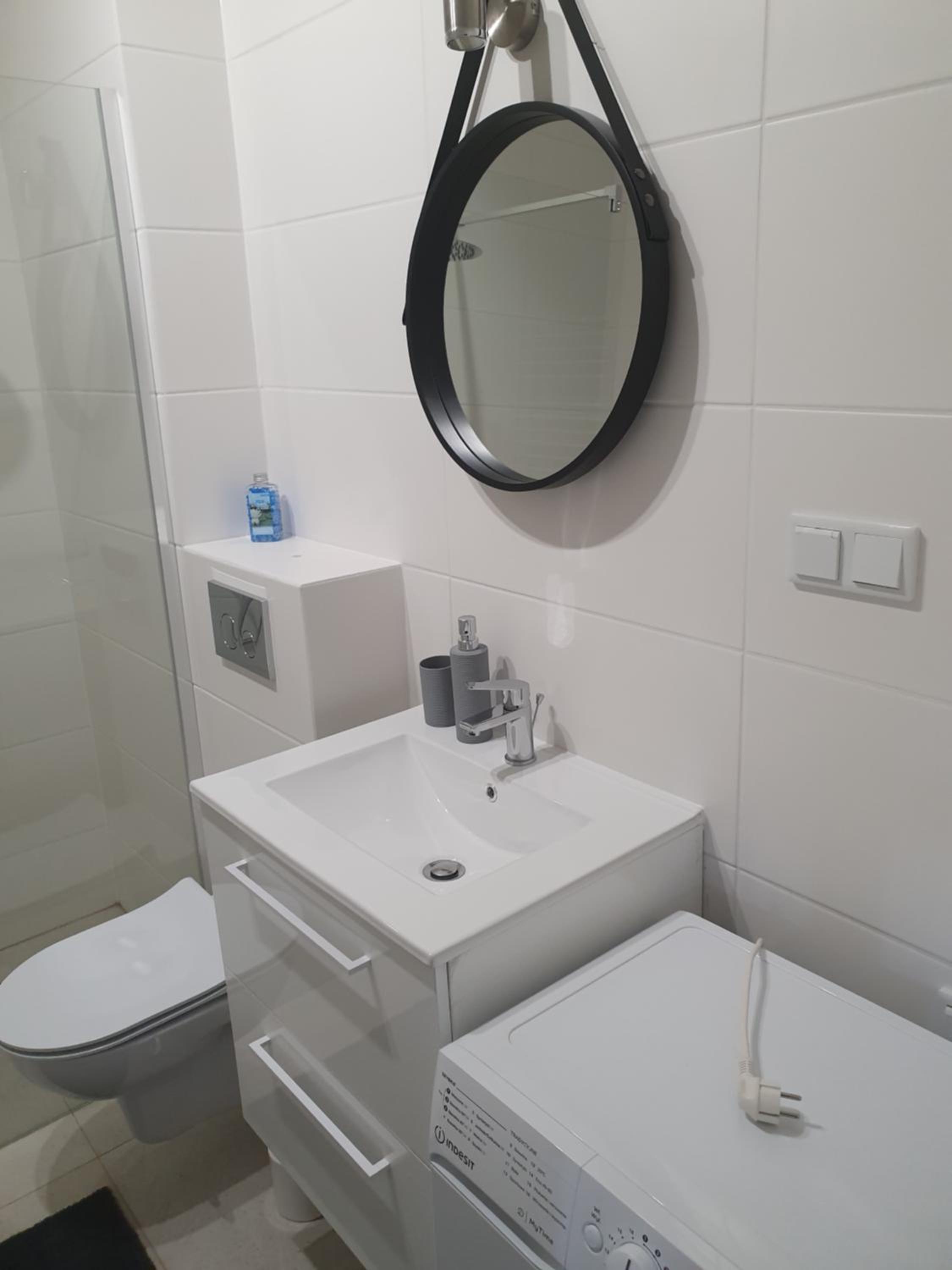 One-Bedroom Apartment - Photo 4