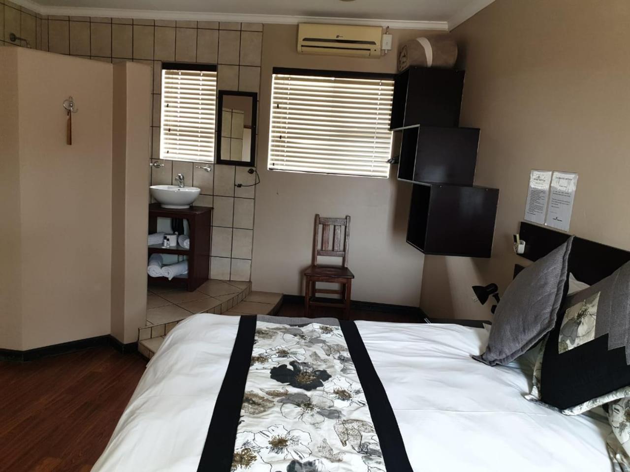 Luxury King Room photo 2
