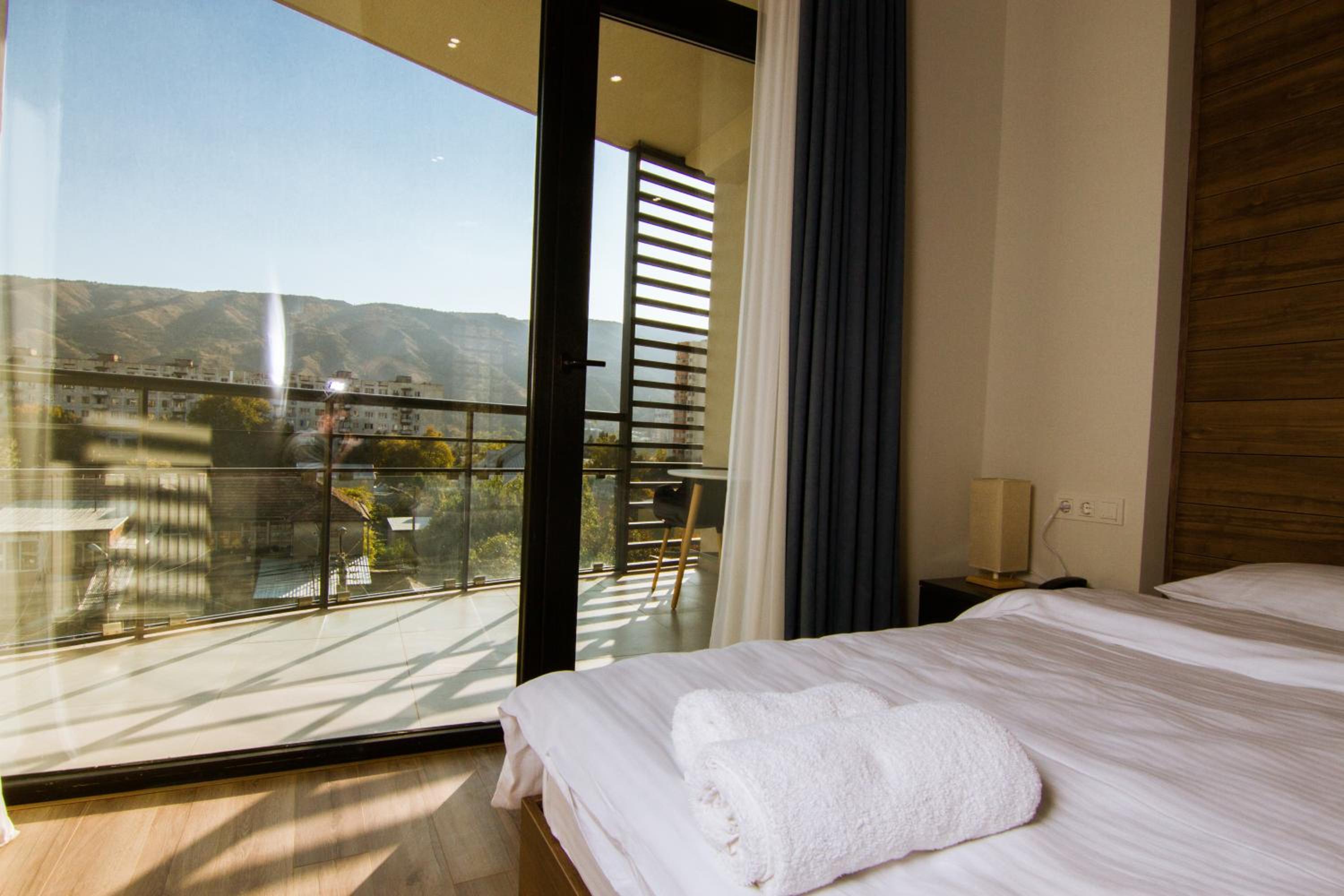 Double Room with Balcony - Photo 3