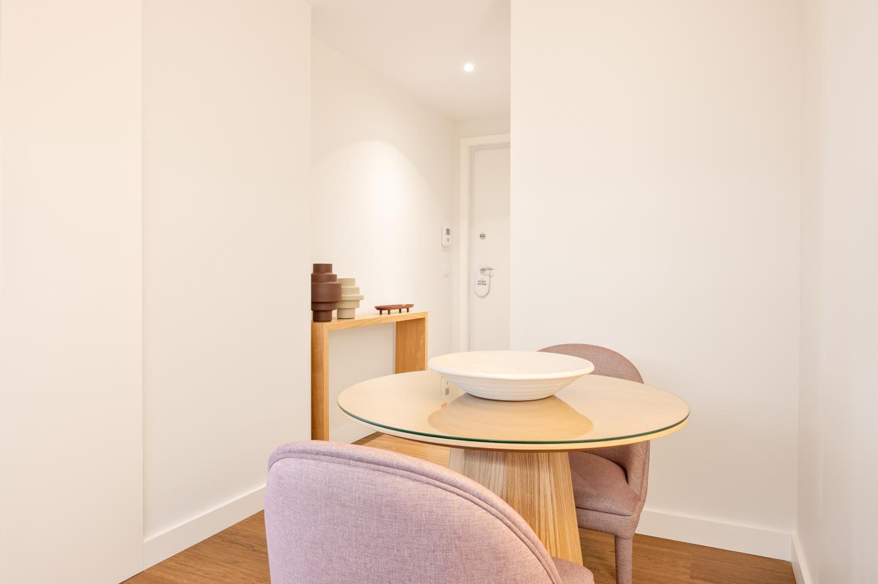 Premium Apartment with Street View - Photo 7