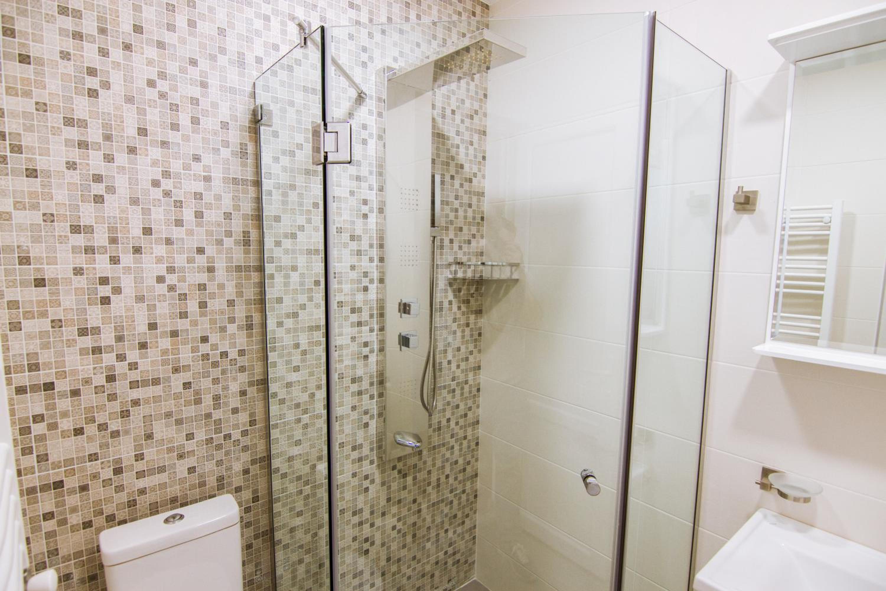 Double Room with Balcony - Photo 4