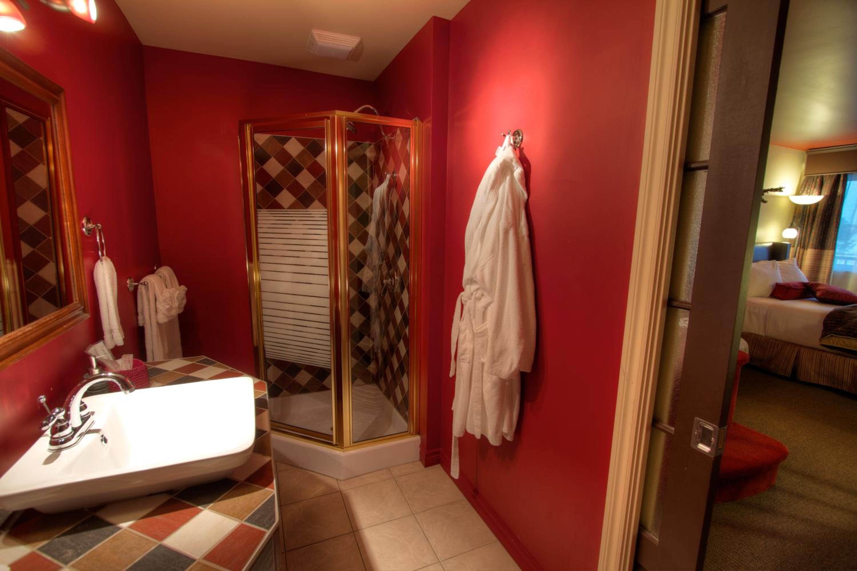 Honeymoon Suite - Photo 4
