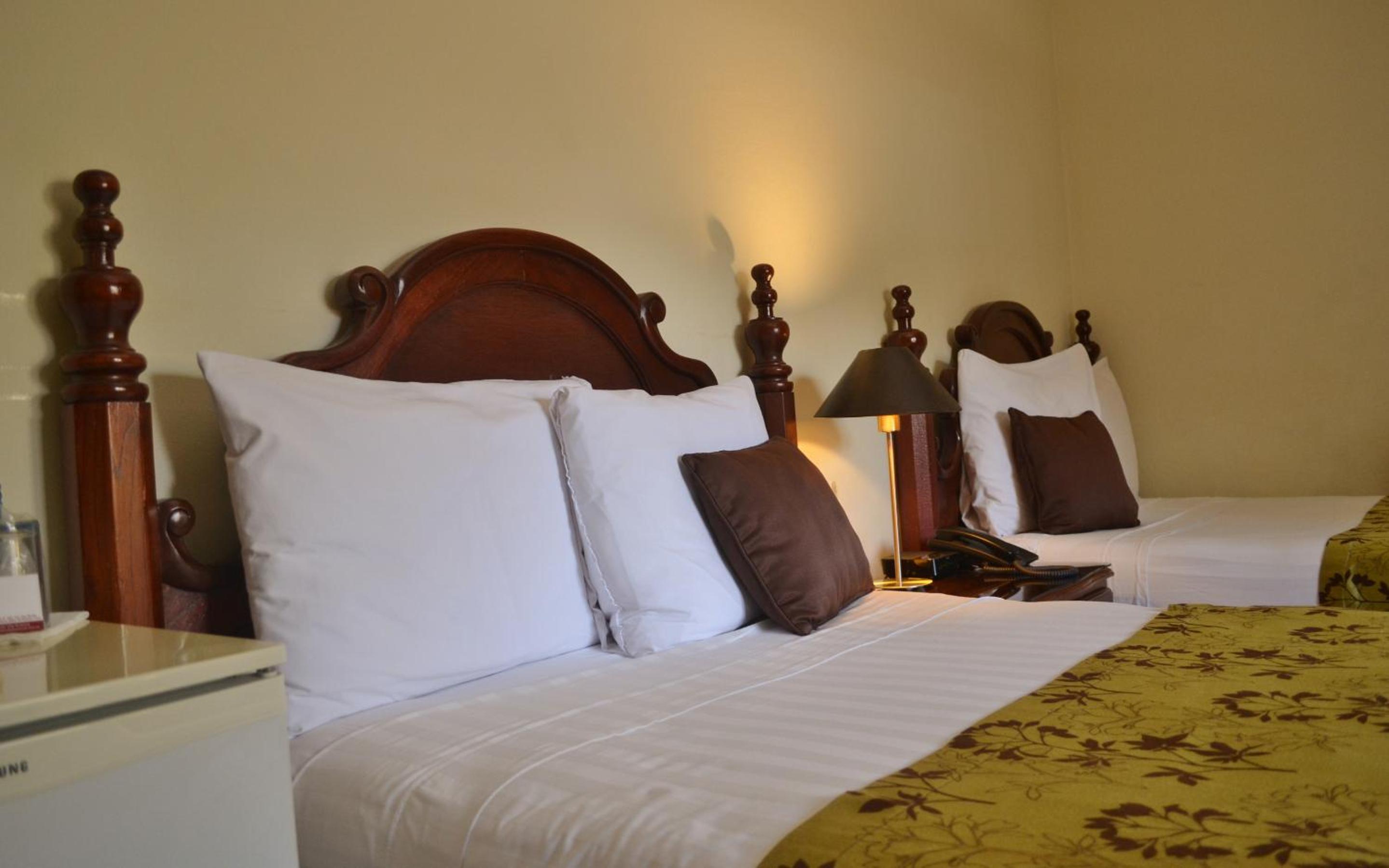 Double Room with Two  Beds - Photo 2