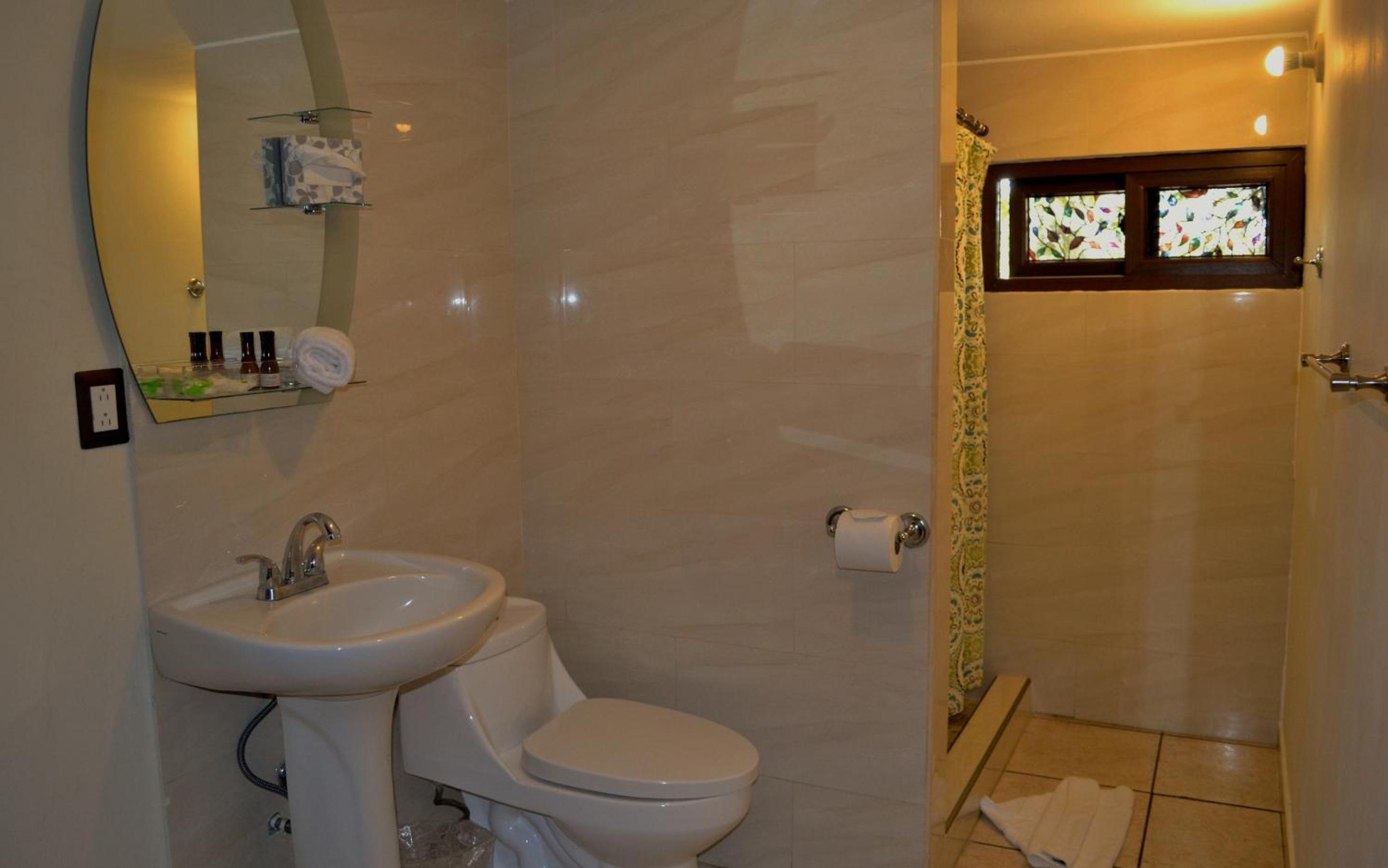 Double Room with Two  Beds - Photo 3