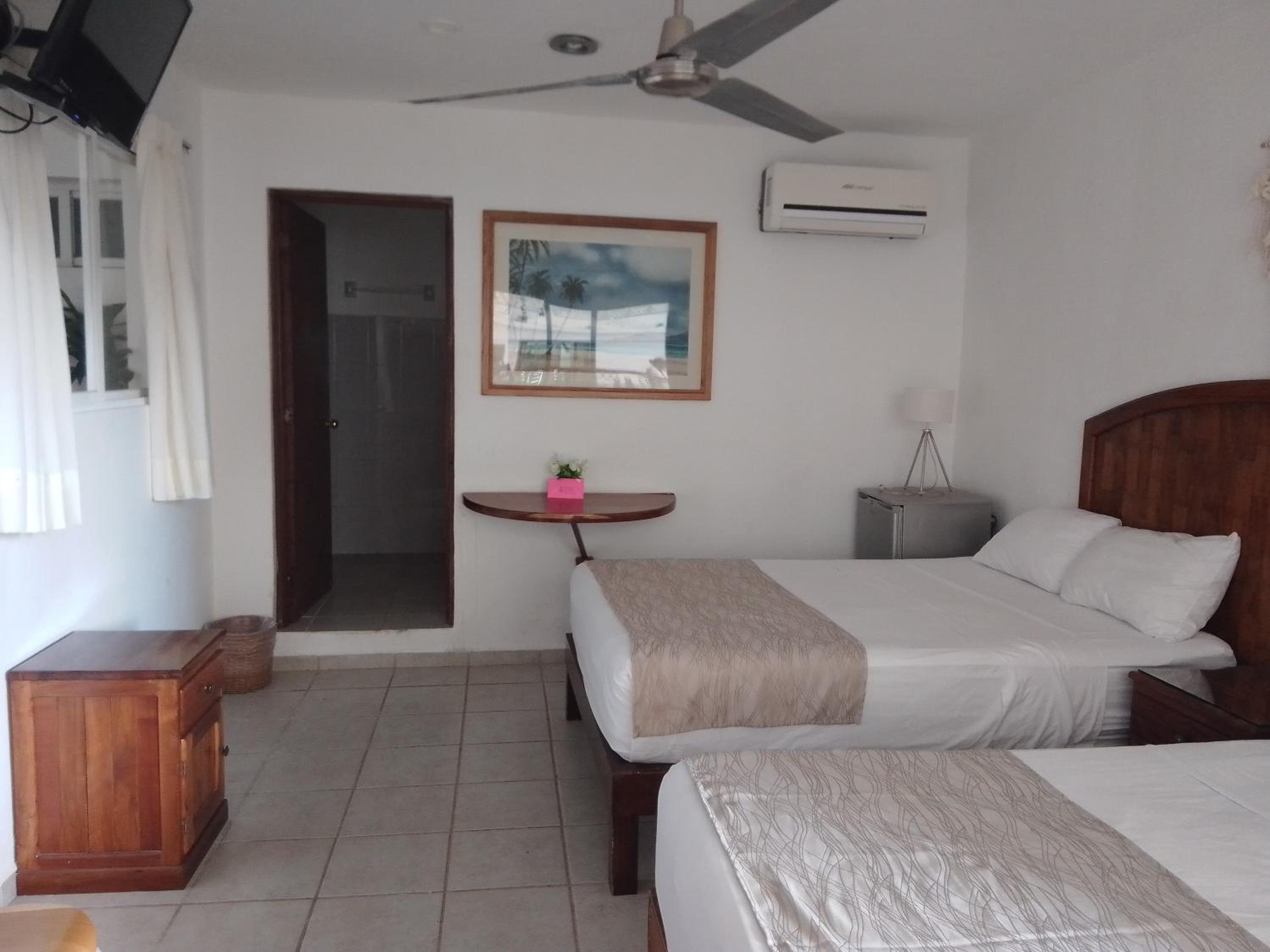Quadruple Room with Private Bathroom