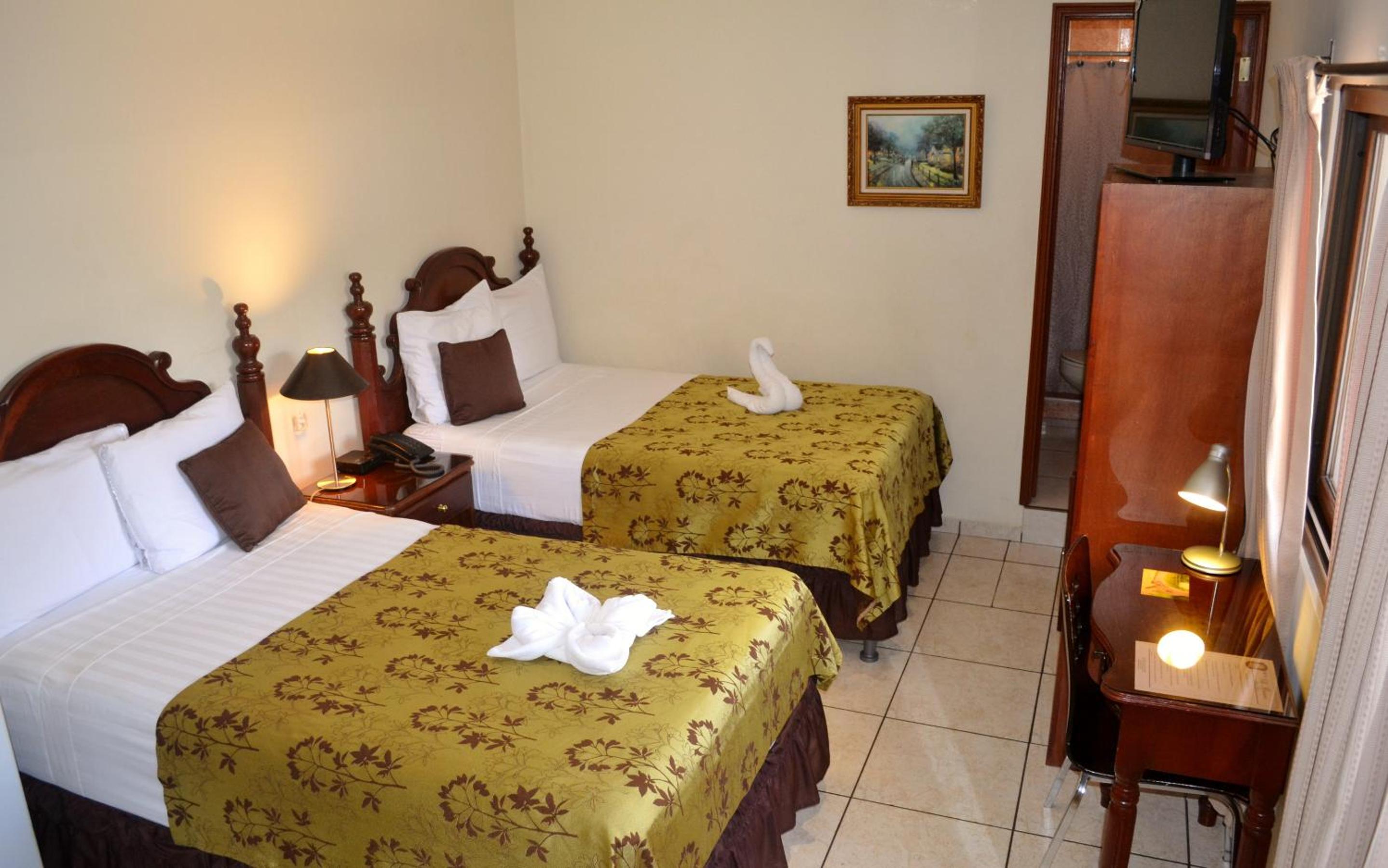 Double Room with Two  Beds - Photo 4