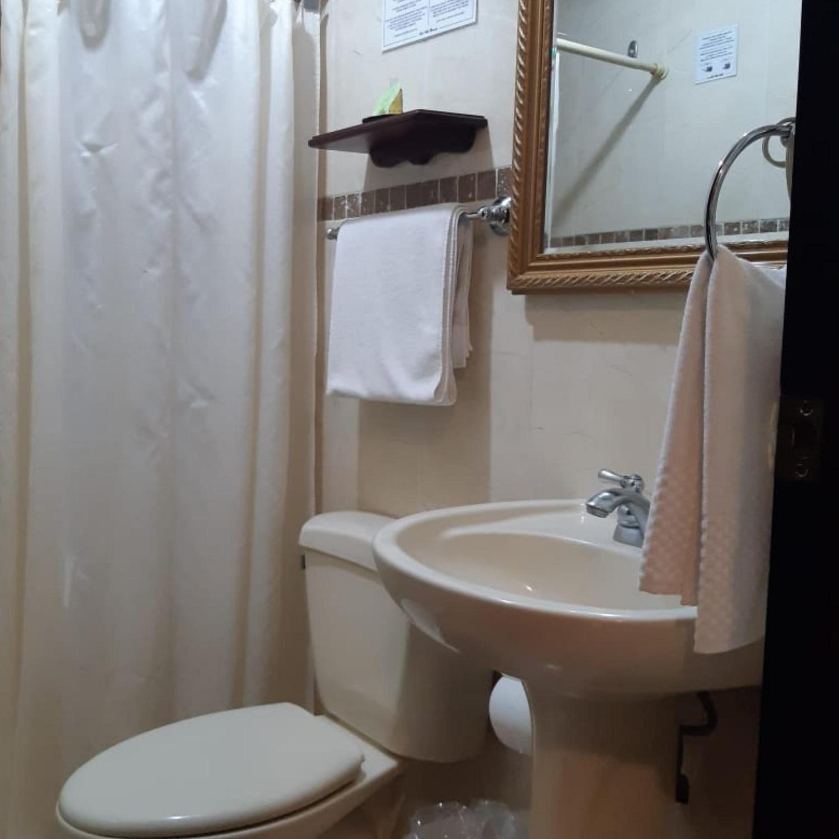 Double Room with Two  Beds - Photo 5