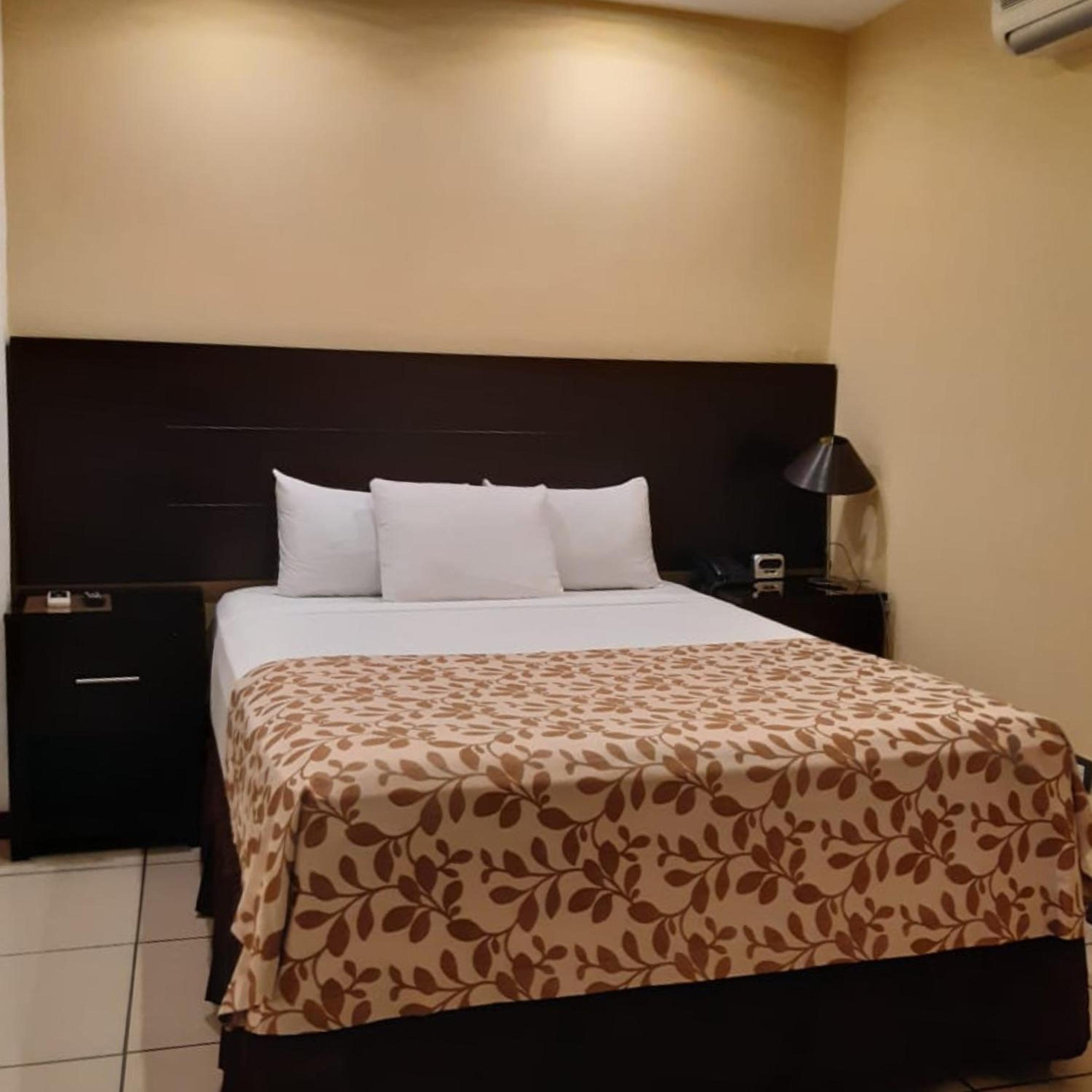Double Room - Photo 7