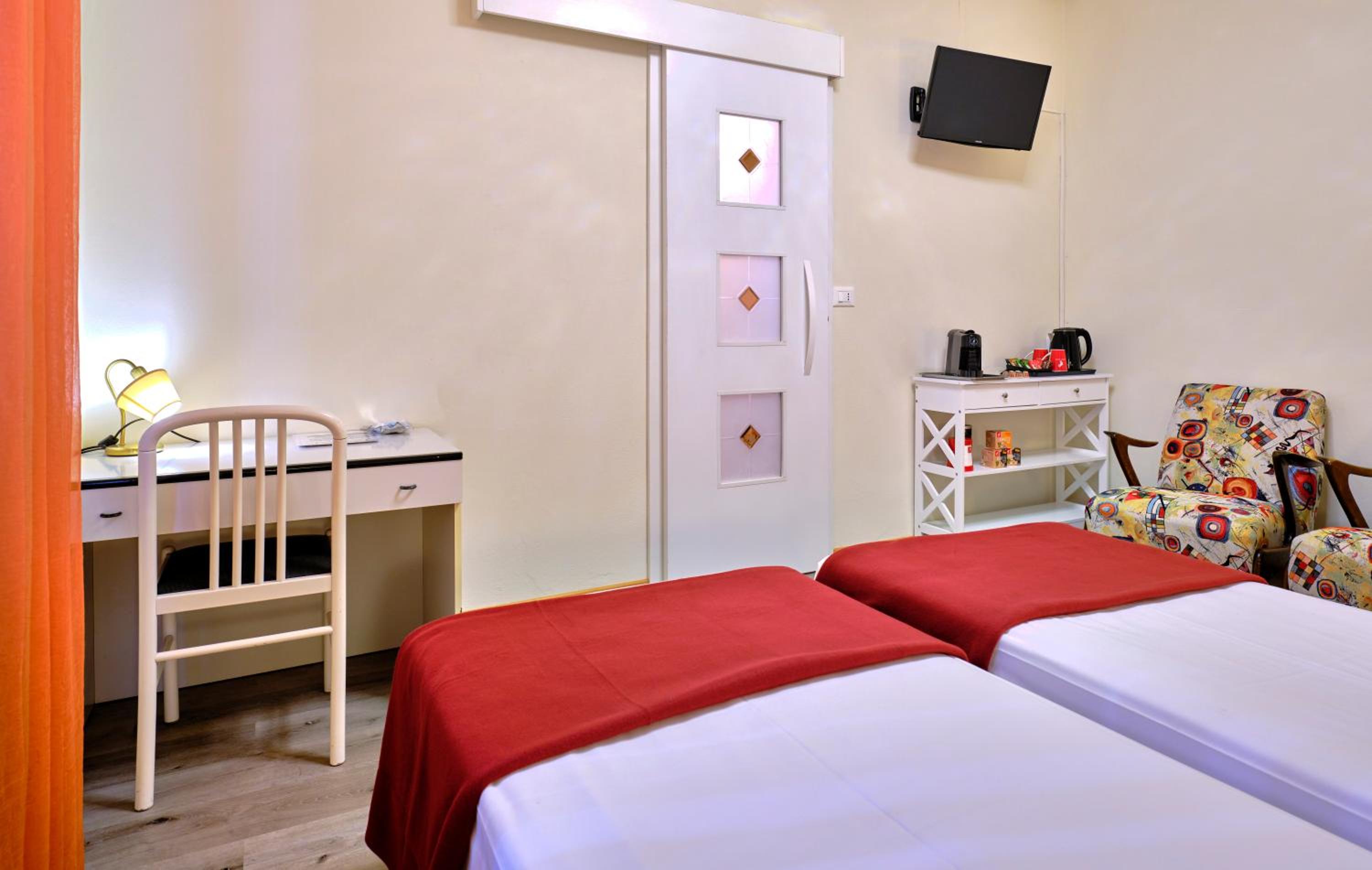 Large Twin Room photo 3