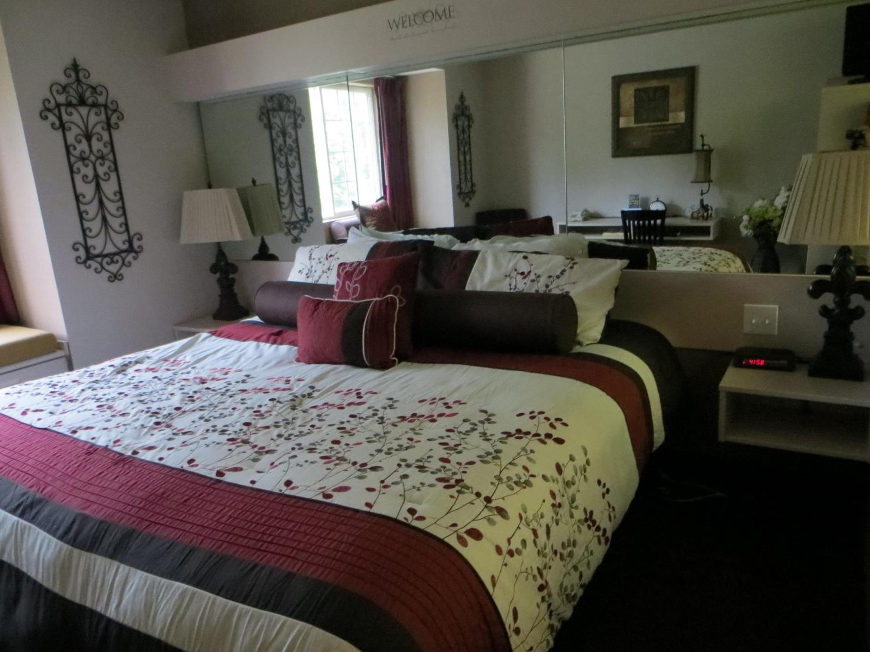Queen Room - Non-Smoking