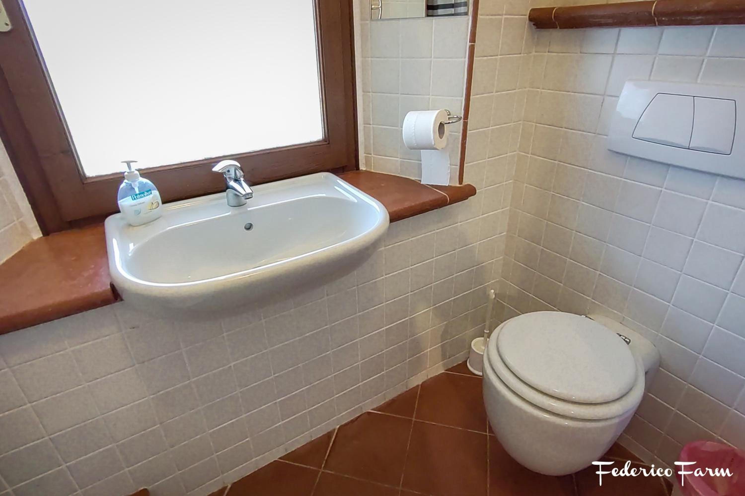 Economy Double Room - Photo 19