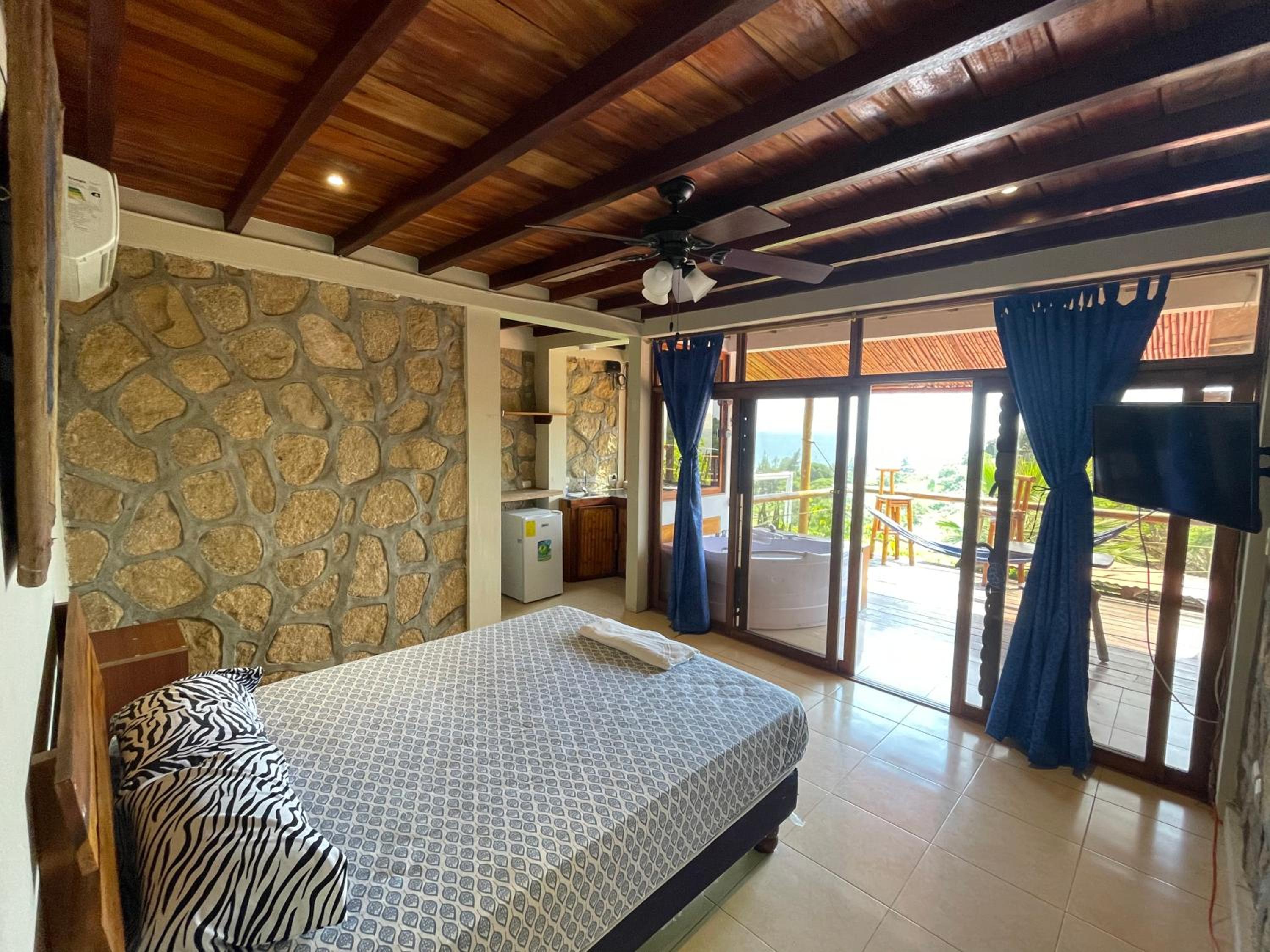 Deluxe Suite with Spa Bath
