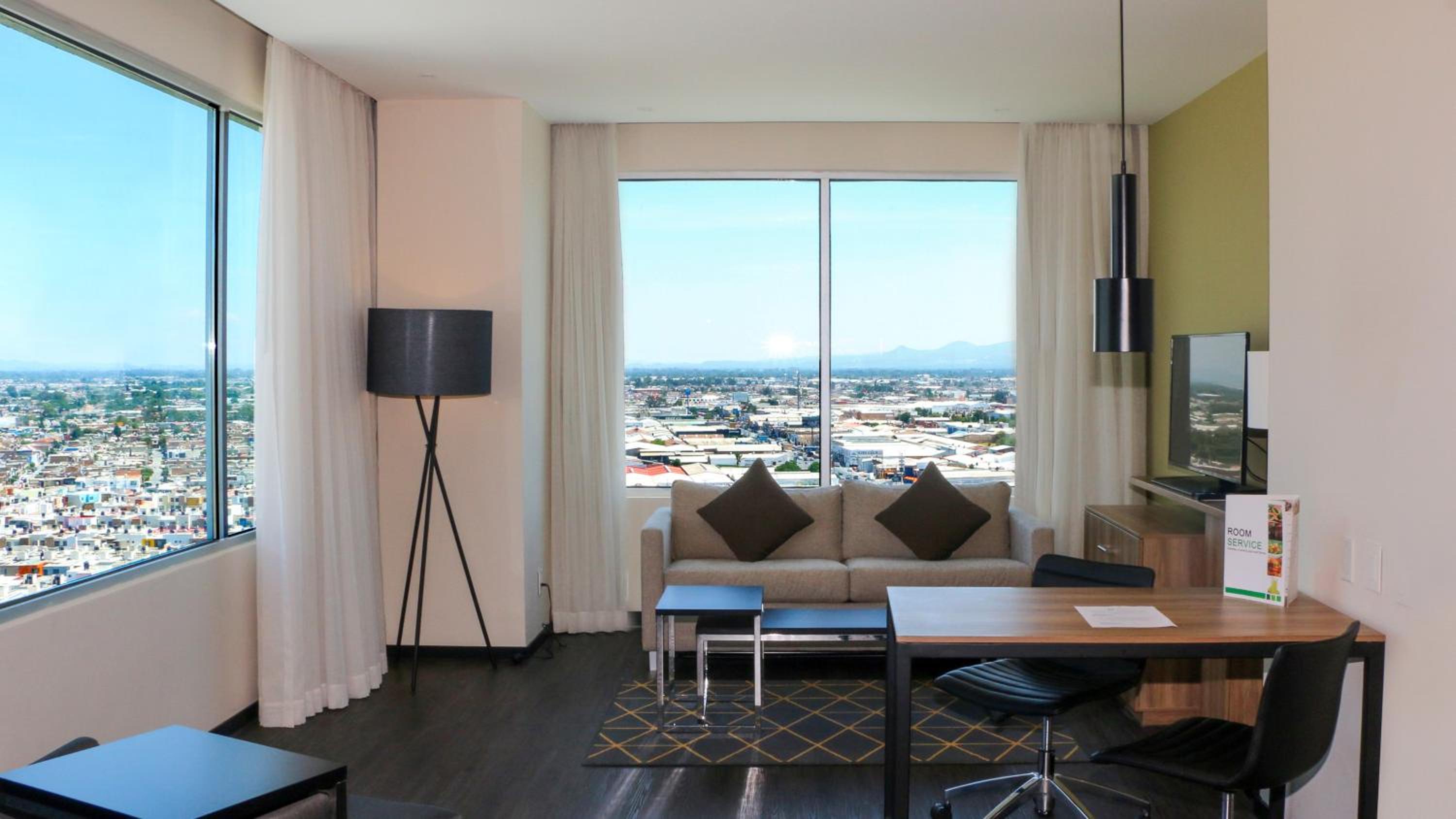 King Suite with City View - Photo 4