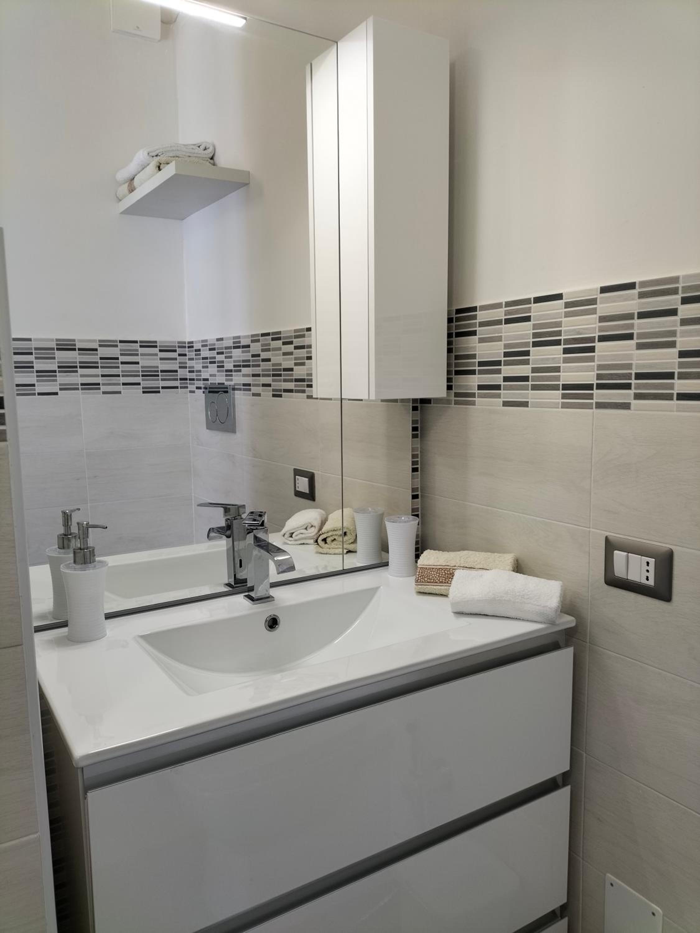 One-Bedroom Apartment with Garden - Photo 17