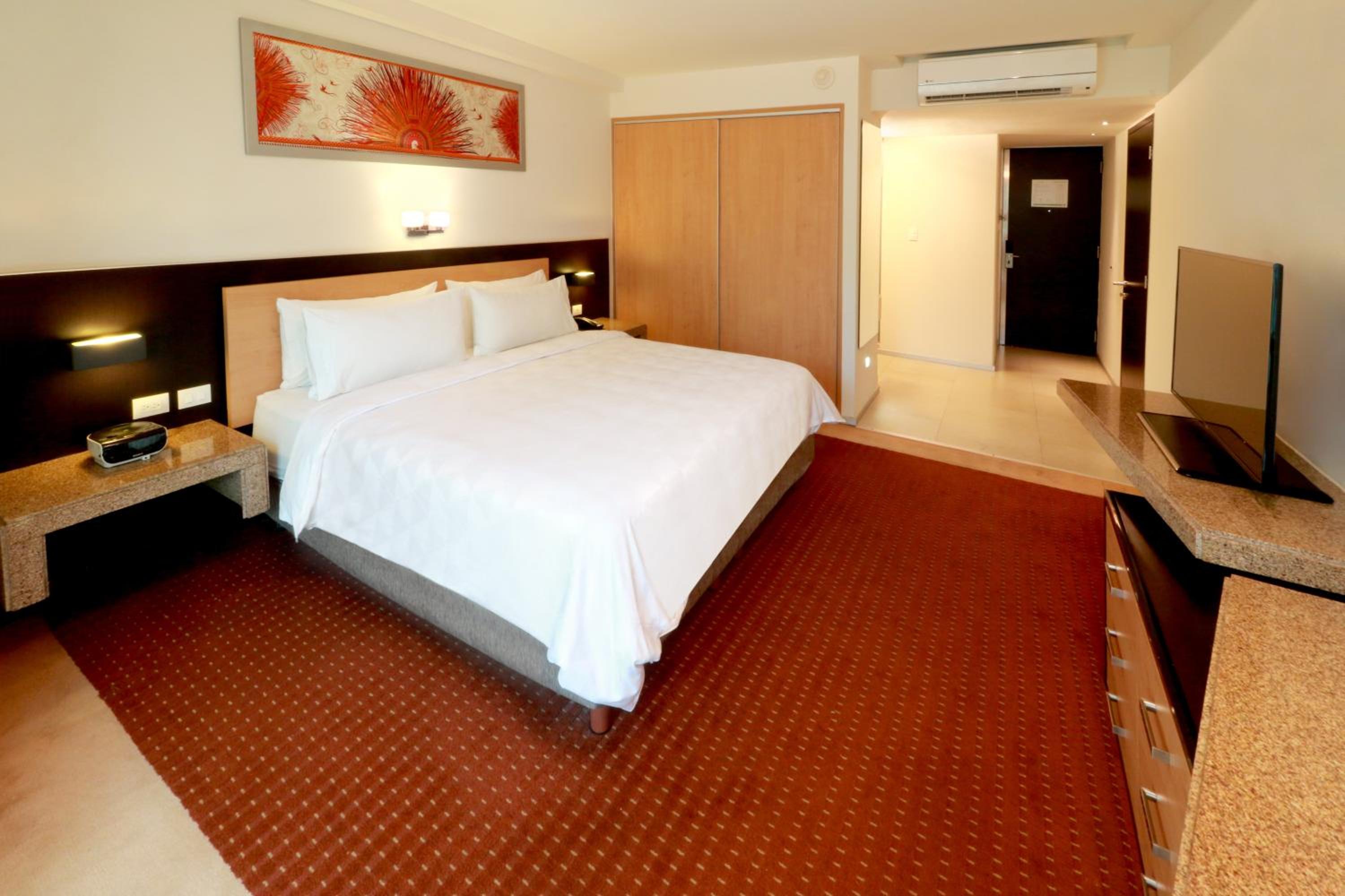 Standard King Room with Courtyard View - Photo 1
