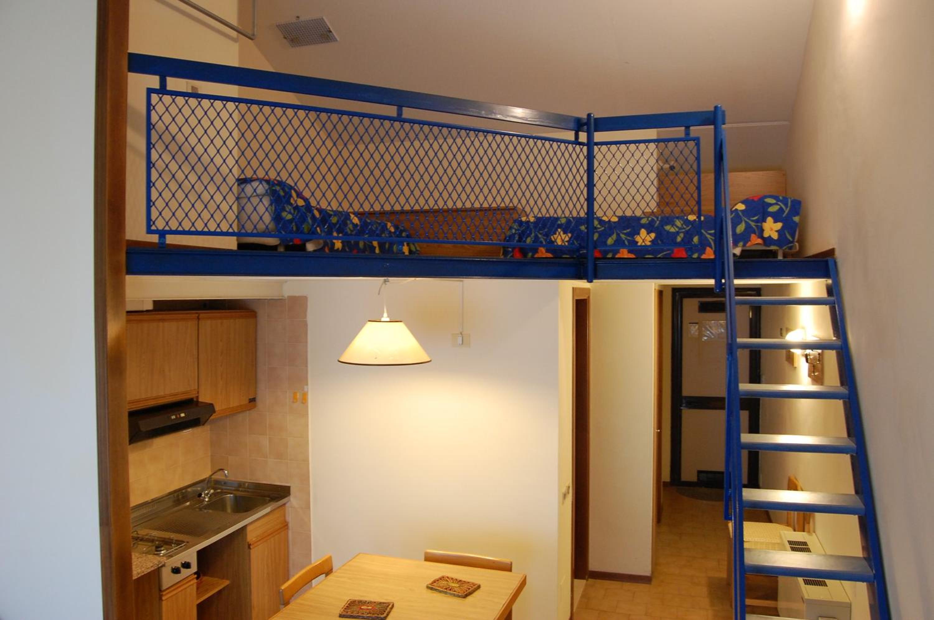 Apartment with Balcony - Photo 7