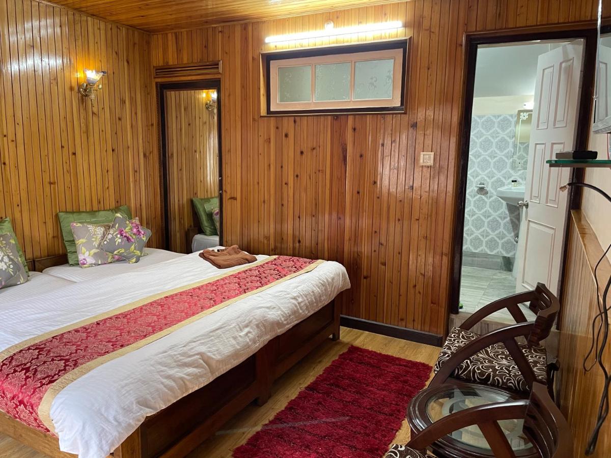 Deluxe Double Room (2 Adults + 1 Child)