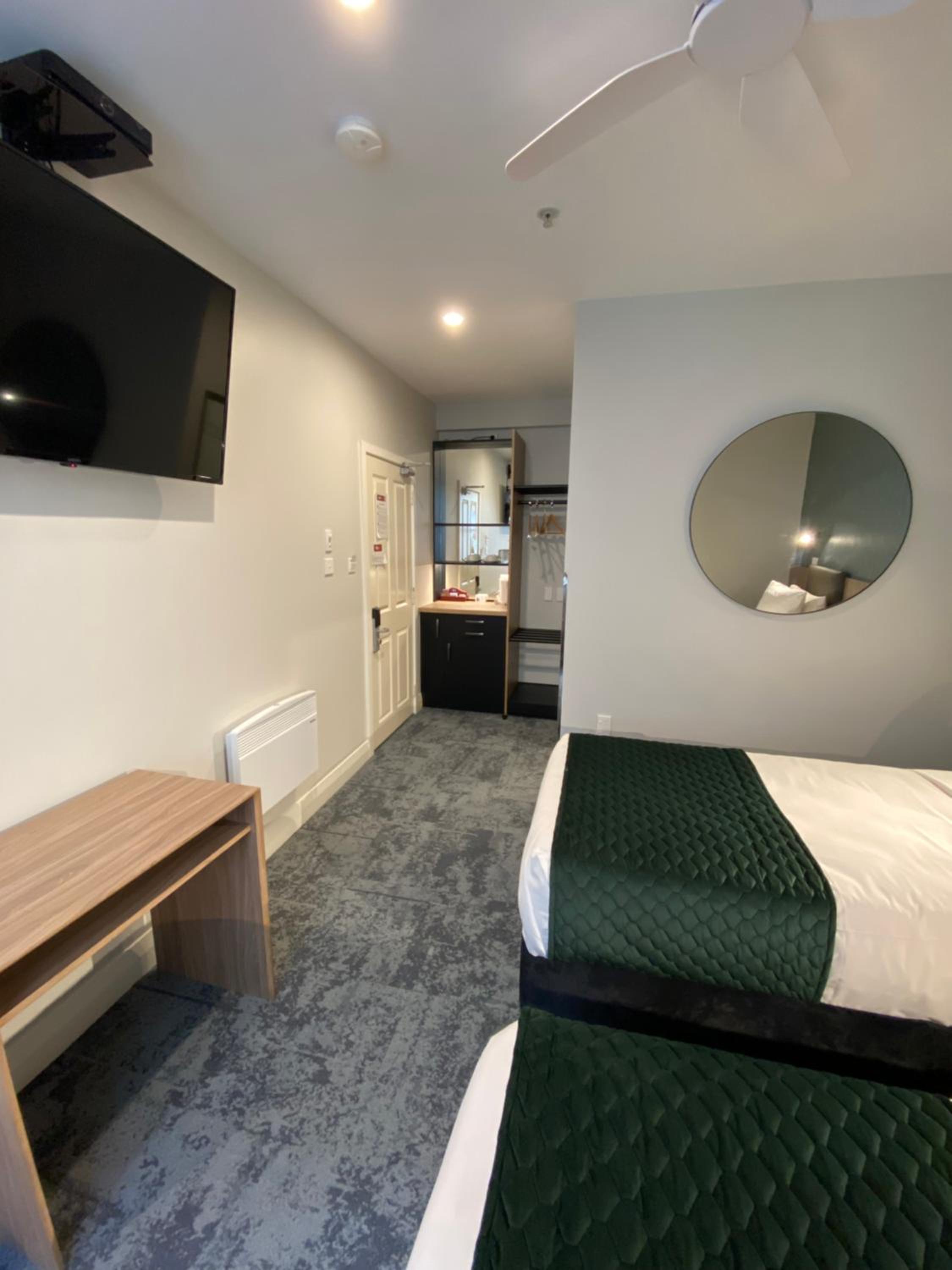 Twin Room thumbnail 6