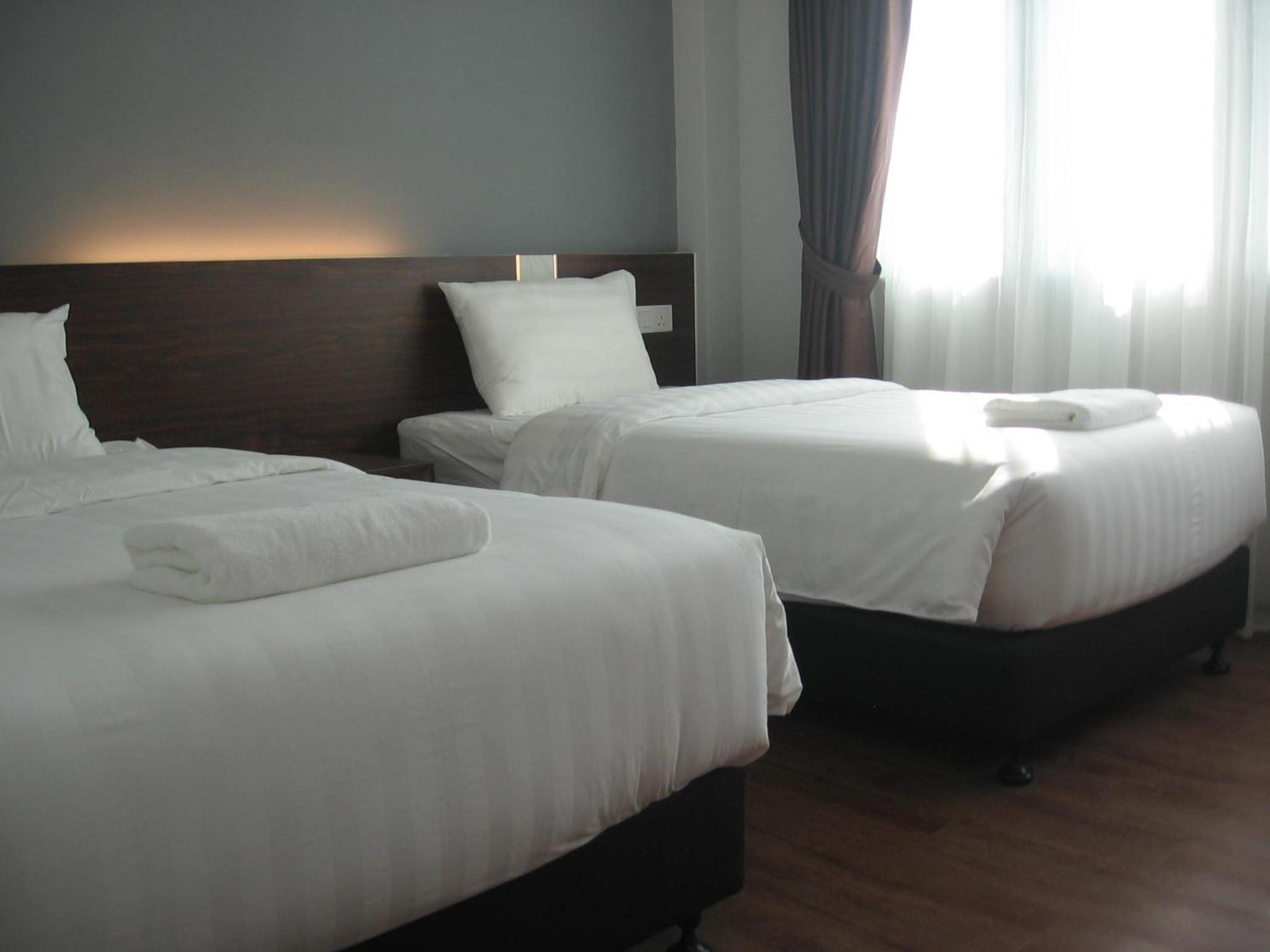Standard Twin Room - Photo 3