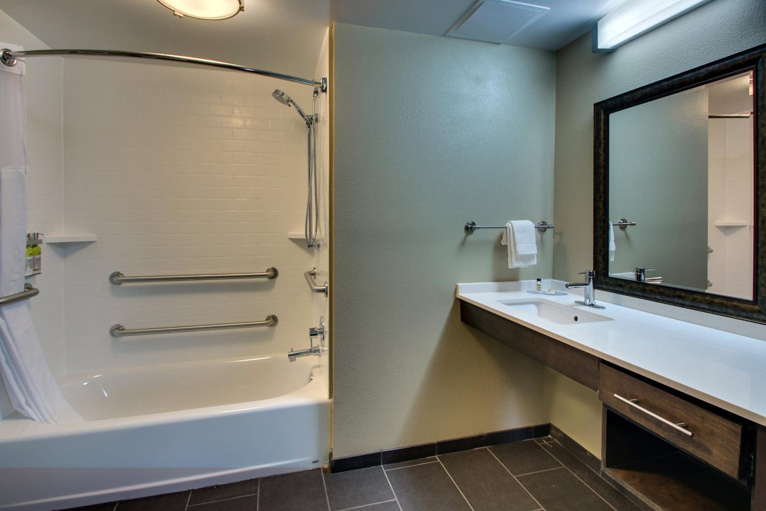 King Studio Suite - Mobility Access Tub/Non-Smoking