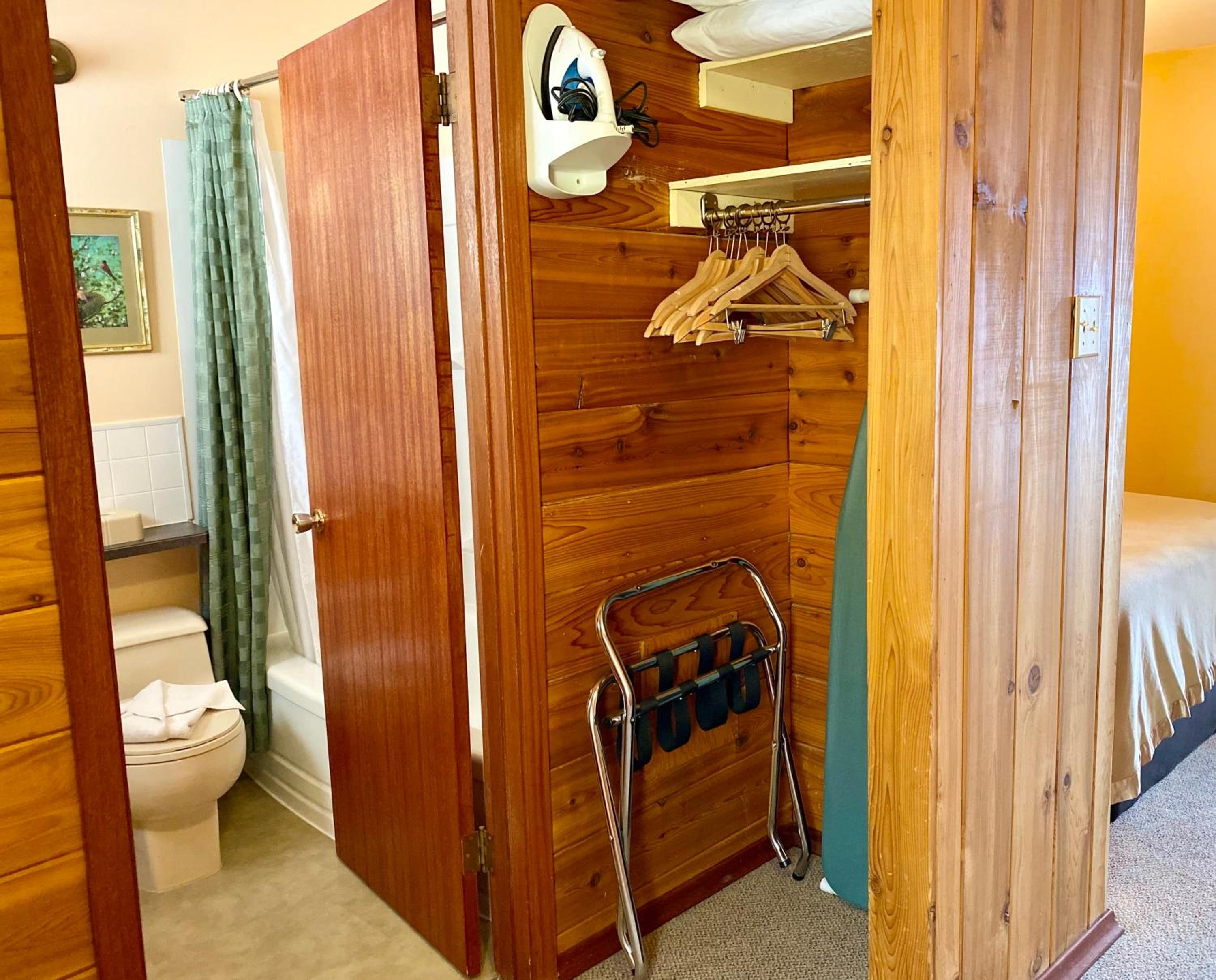Queen Room photo 2