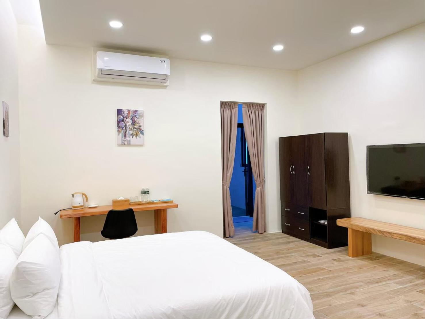 Deluxe Double Room with Balcony photo 2