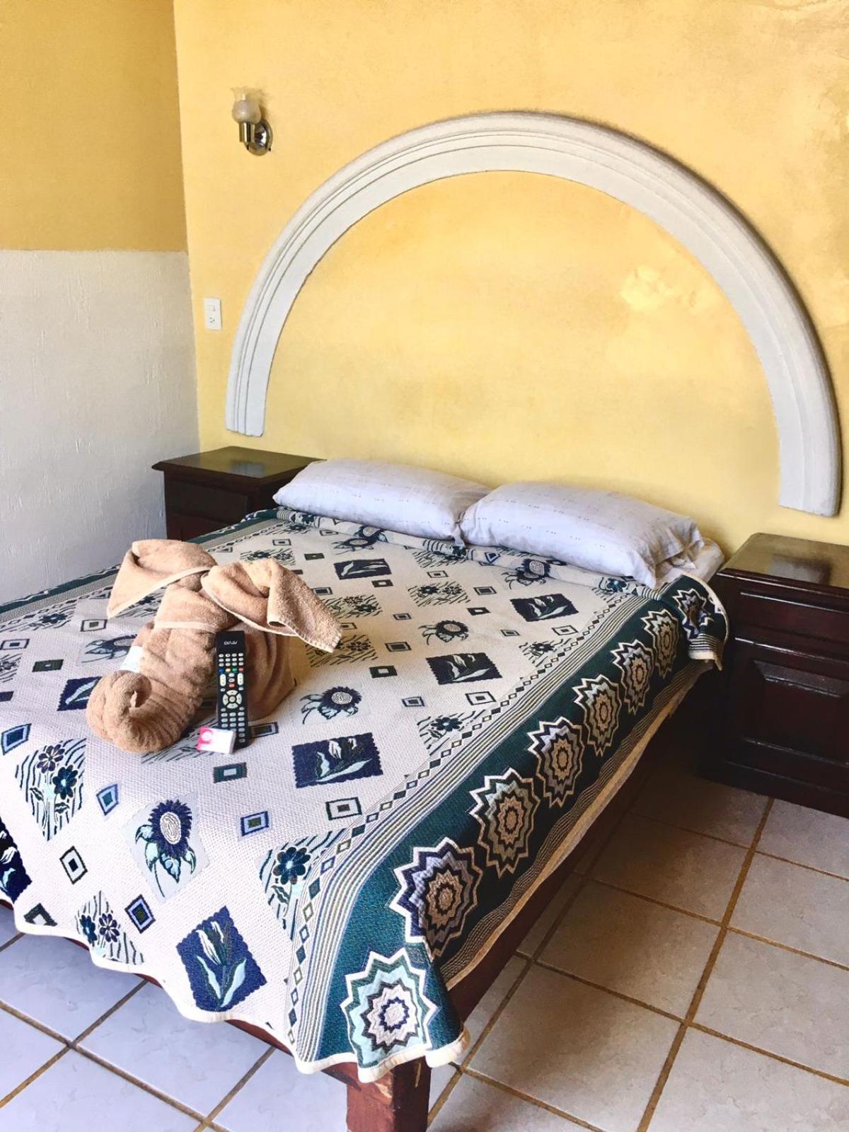 Double Room with Balcony - Photo 3
