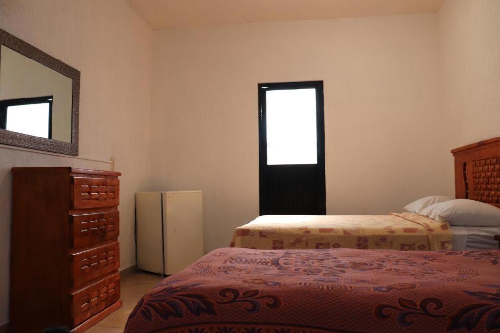 Family Room - Photo 6