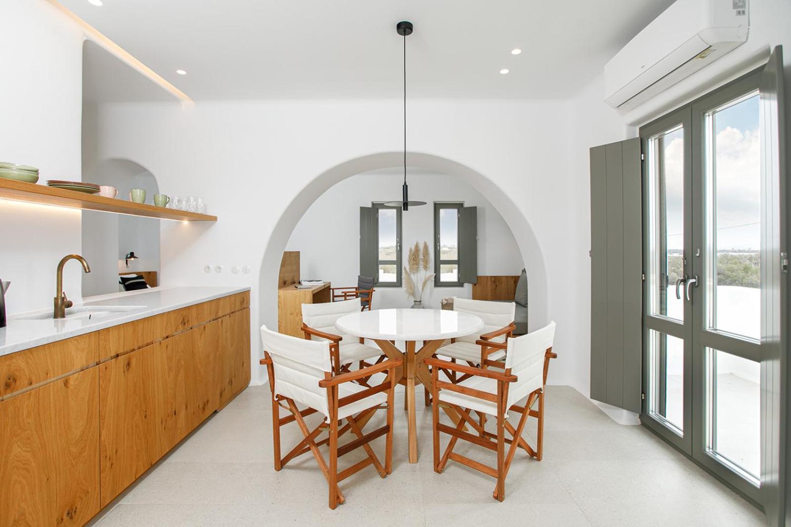 Suite with Balcony - Photo 6