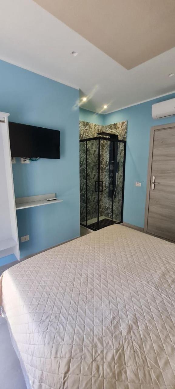 Deluxe Double Room with Balcony and Sea View