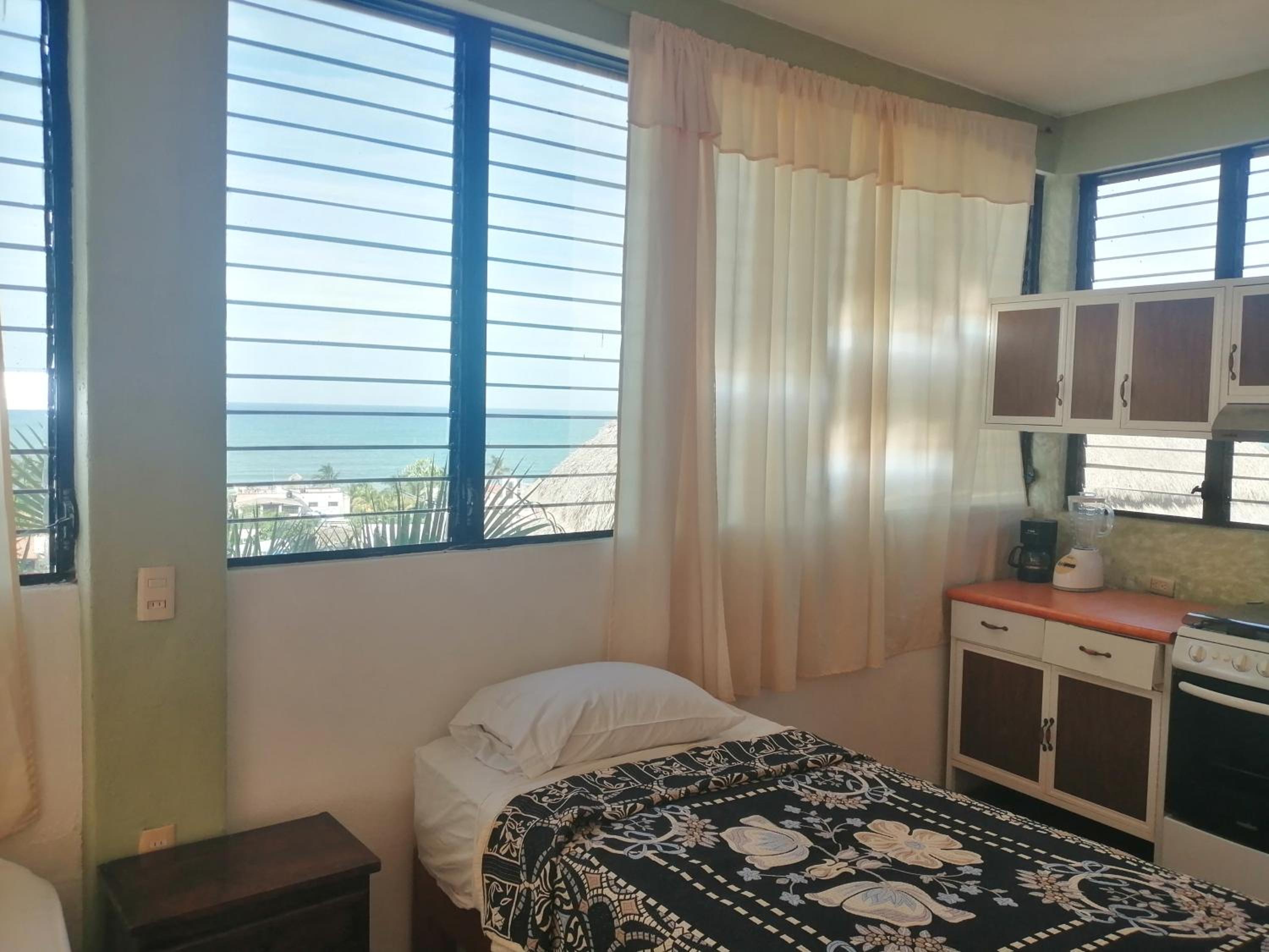 Bungalow with Sea View - Photo 4