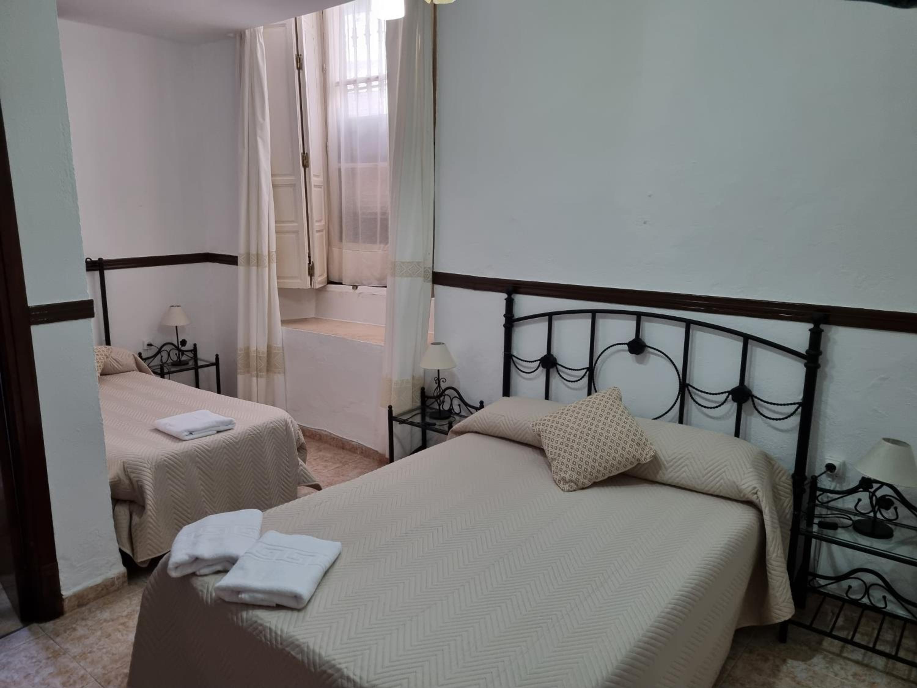 Habitación Triple con Baño Privado