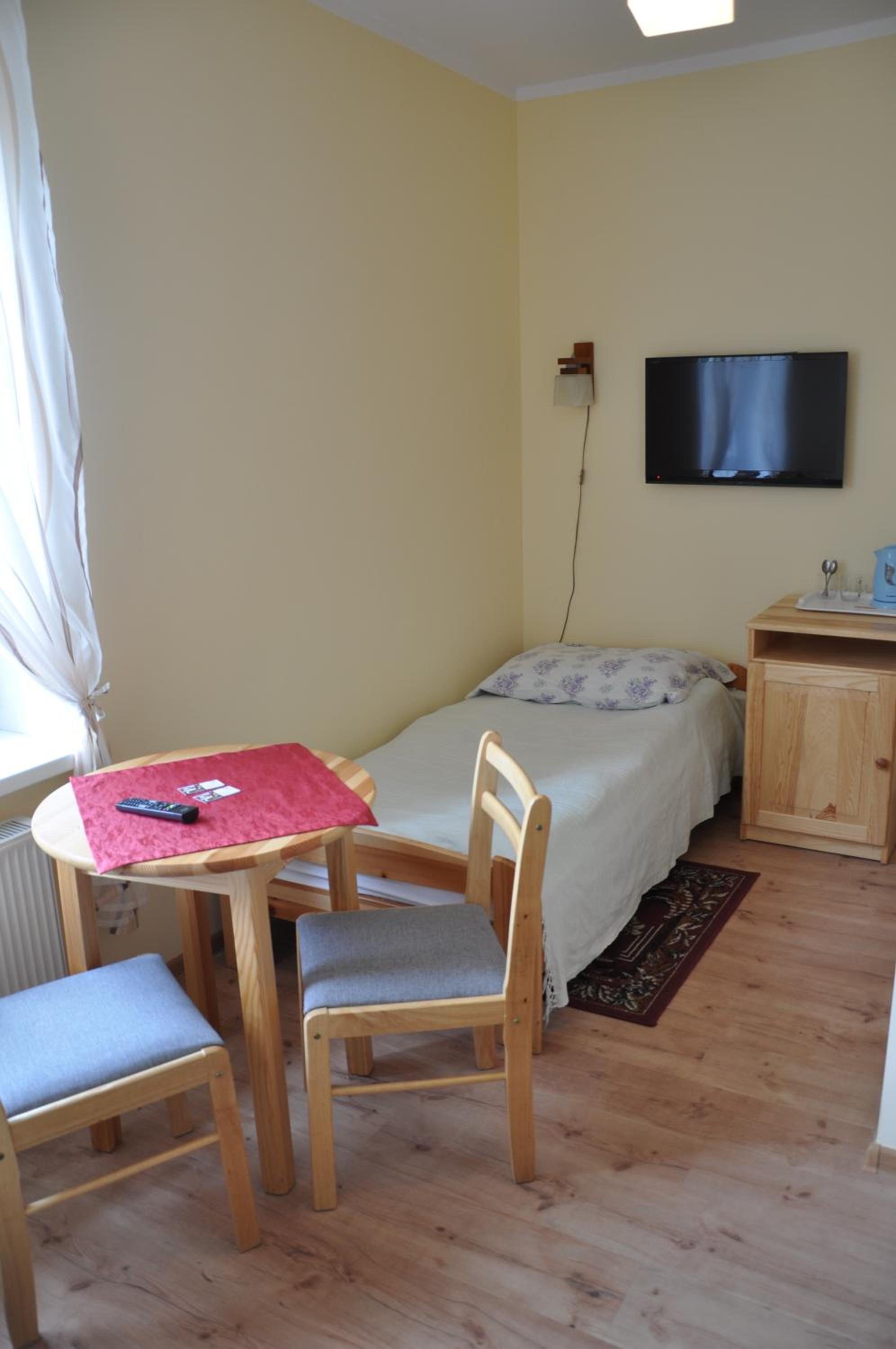 Twin Room with Private Bathroom photo 3