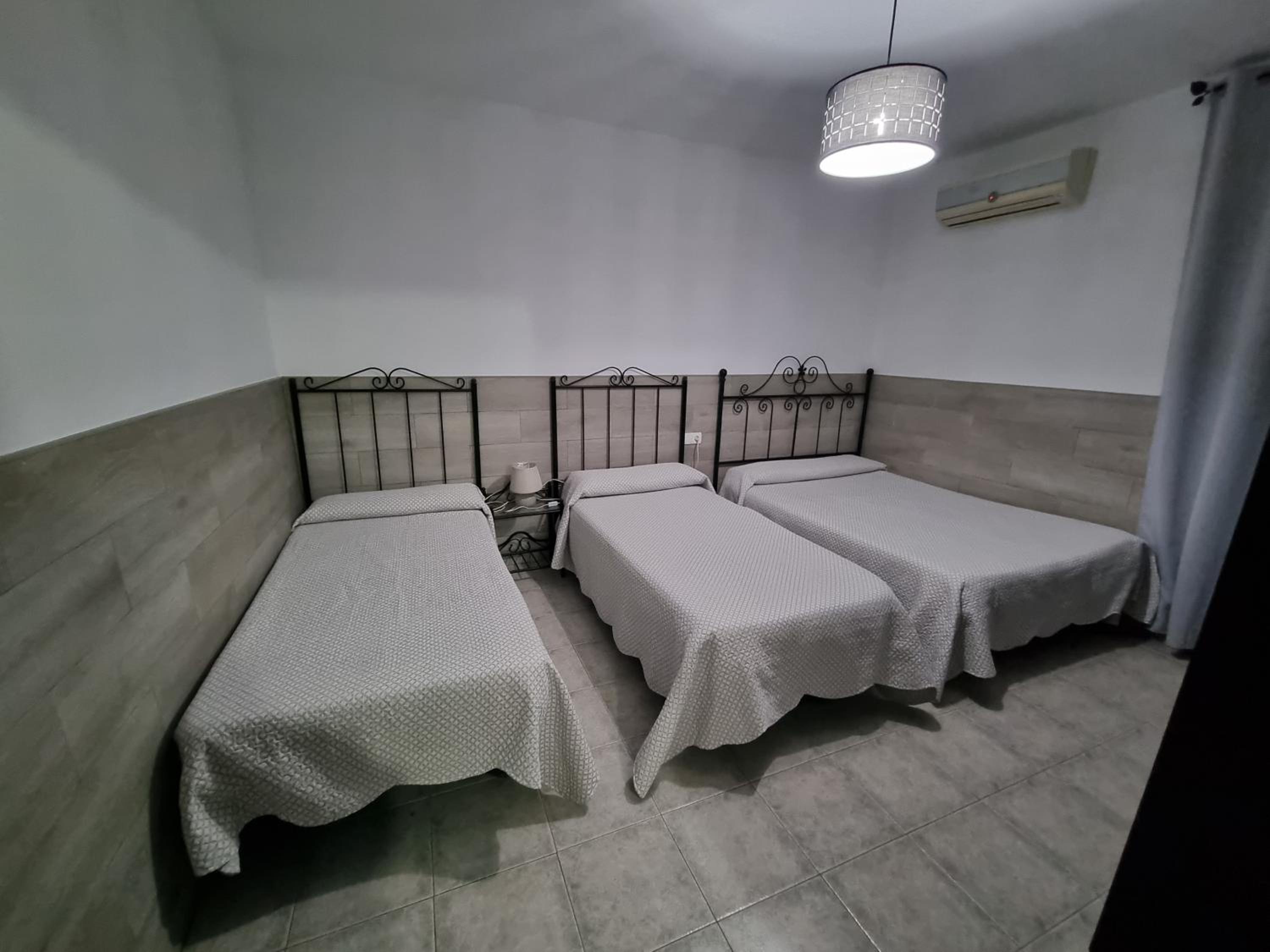 Habitación Cuádruple con Baño Compartido