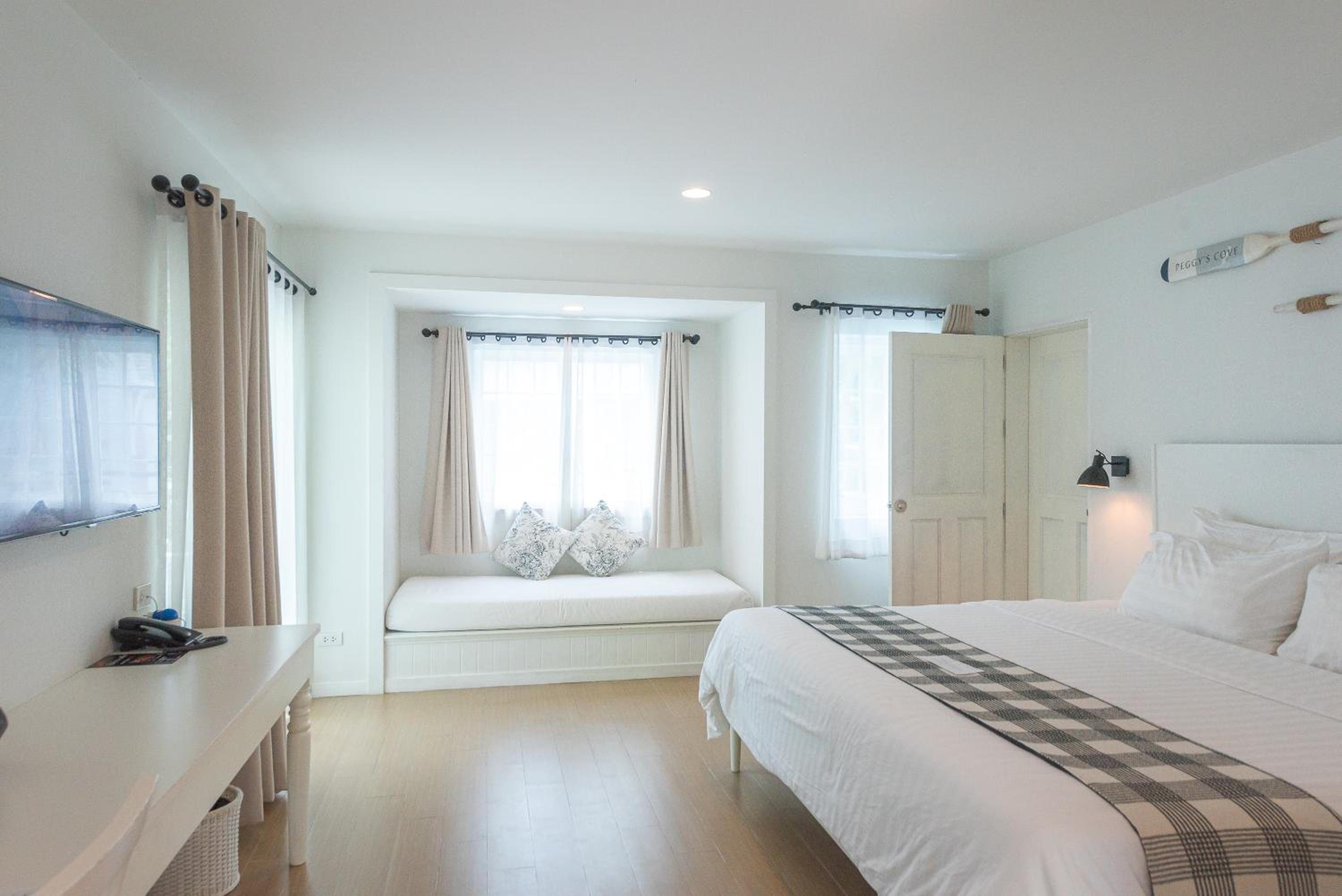 Deluxe Double Room with Pool Access