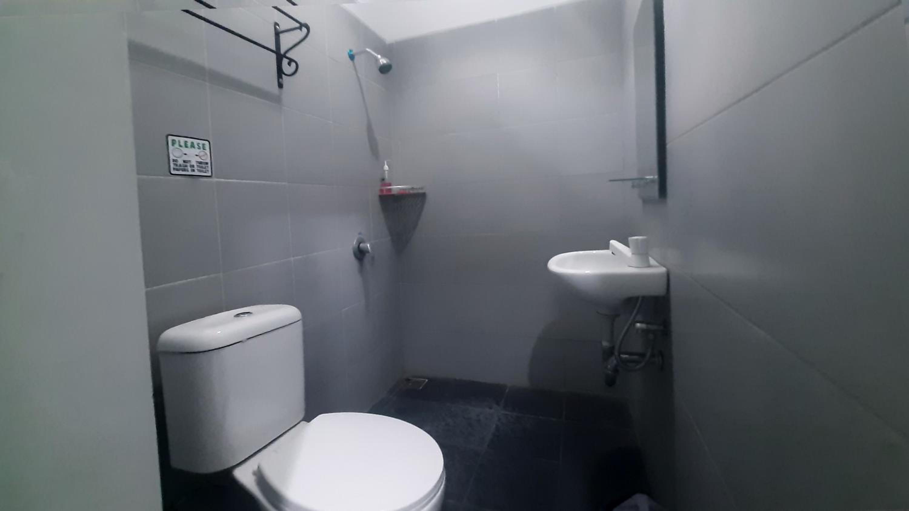 Single Room With Private Bathroom - Photo 3