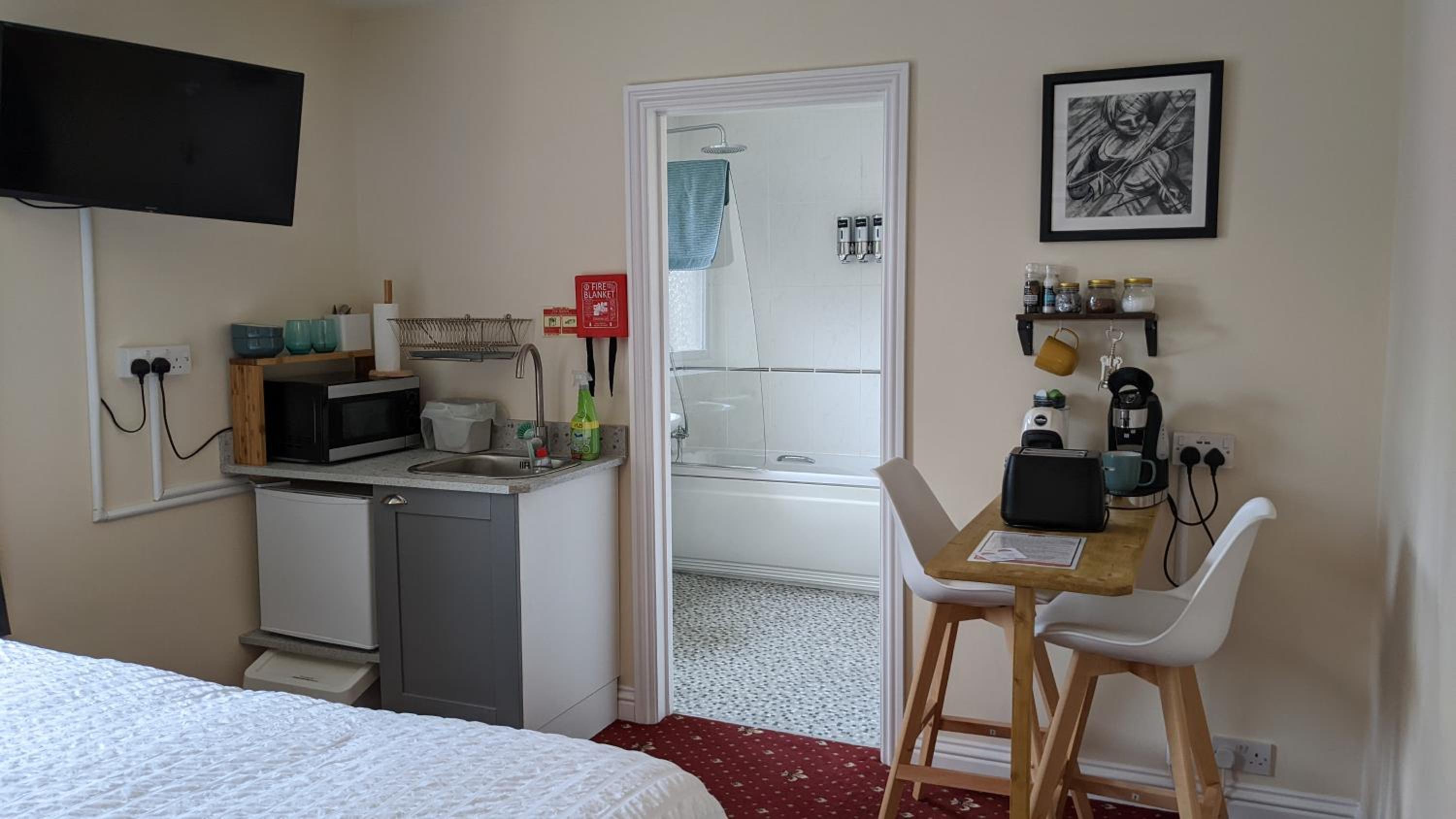 Twin Room with Bathroom photo 3