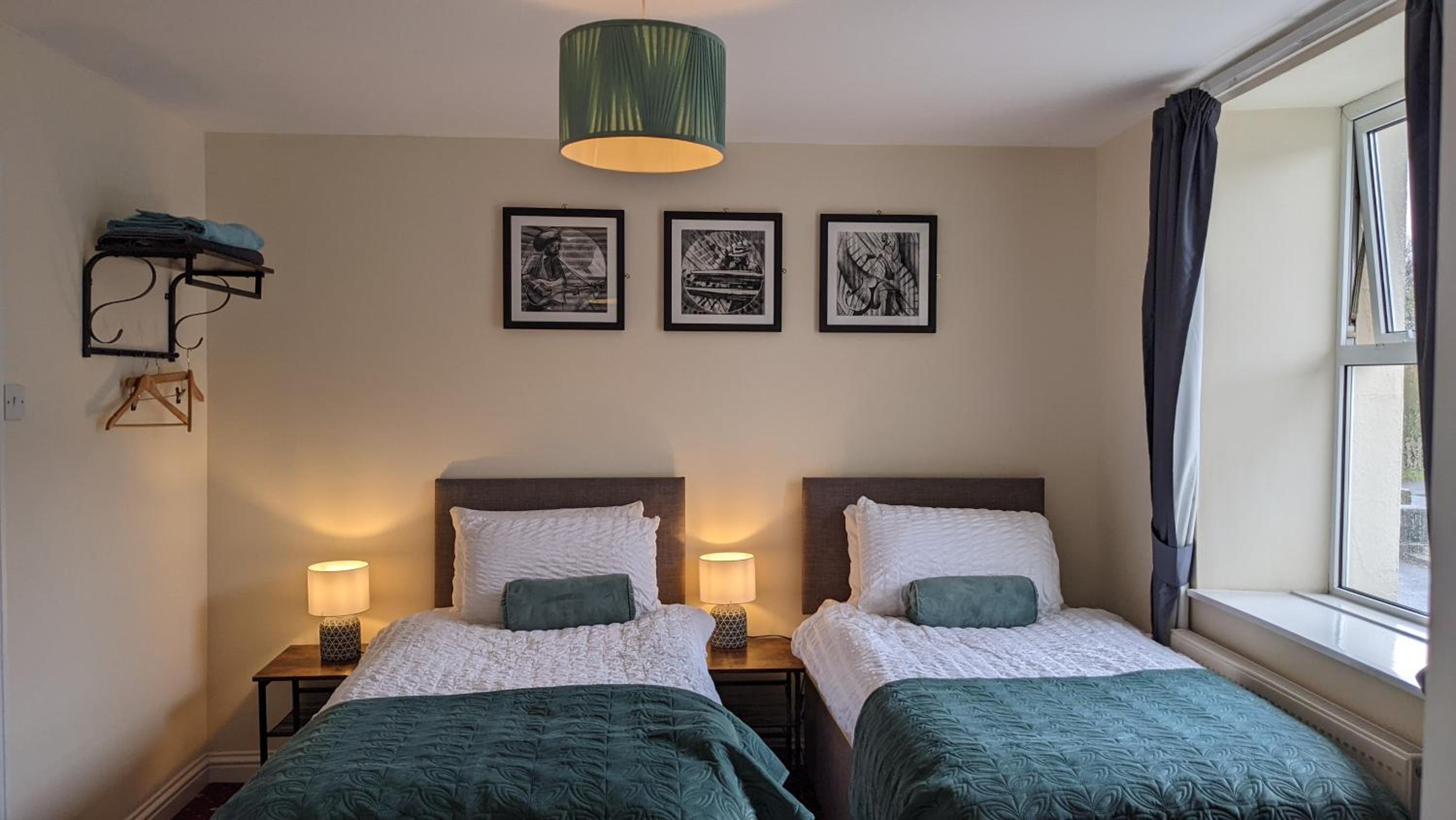 Twin Room with Bathroom