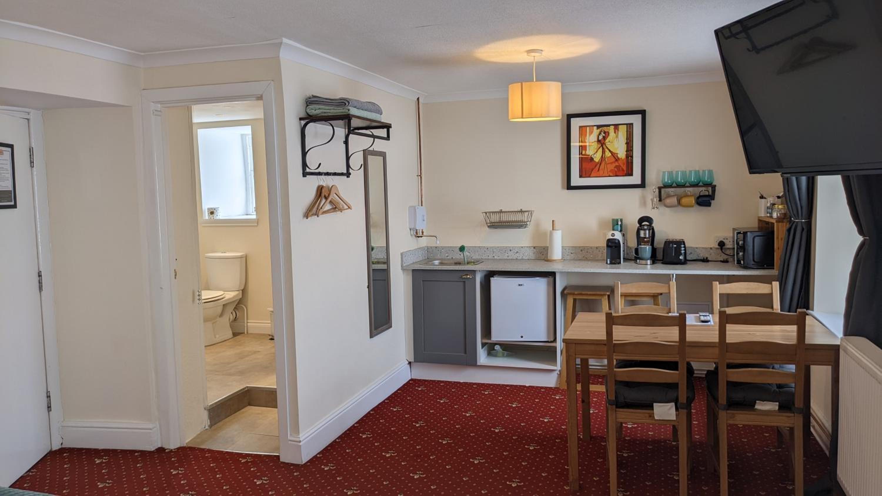 Quadruple Room with Bathroom - Photo 9