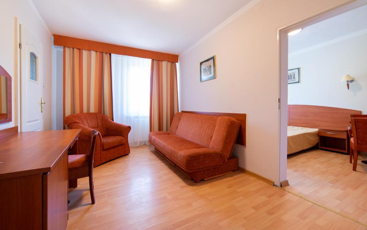 Studio Apartment photo 1