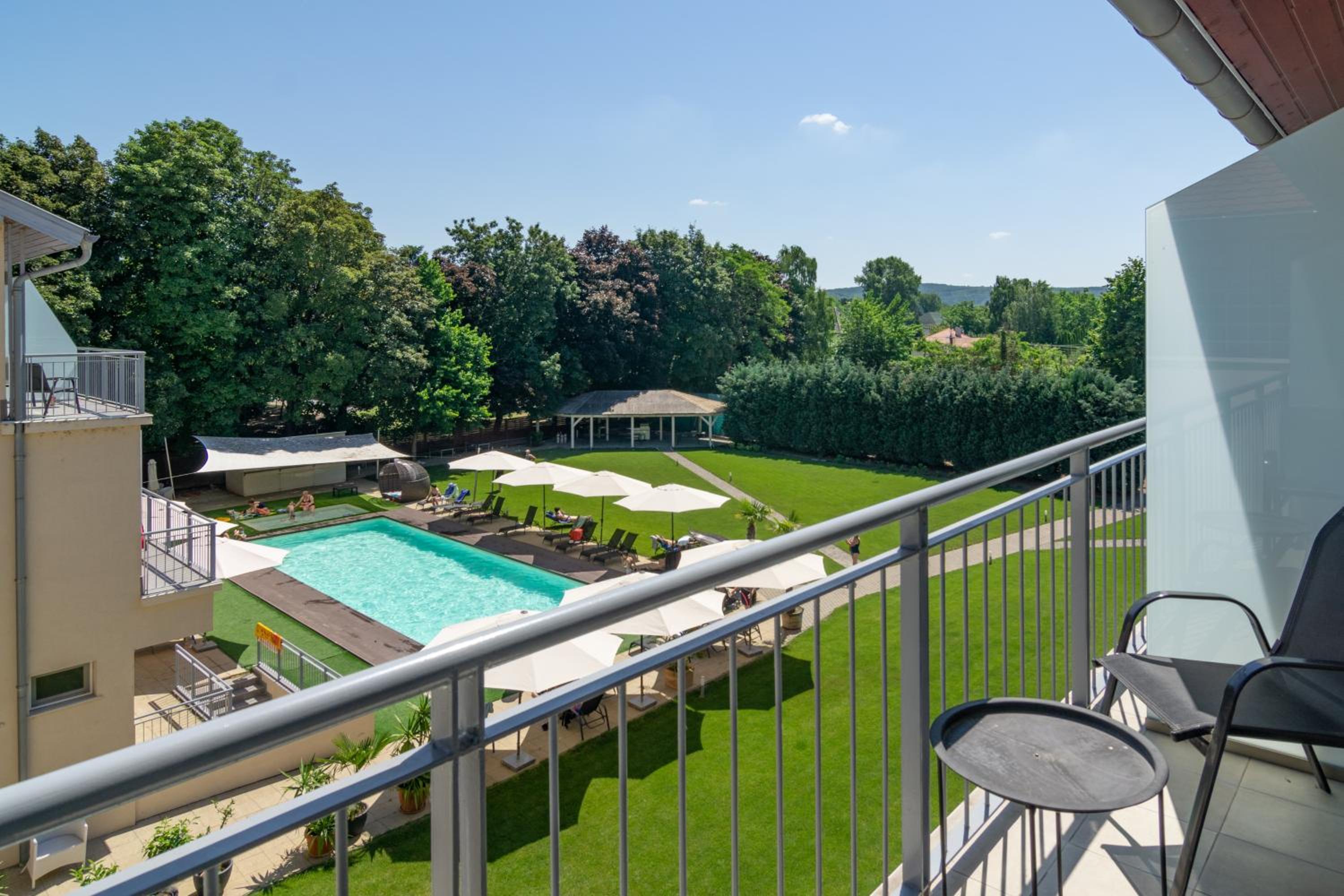 Double Room with Pool View - Photo 3