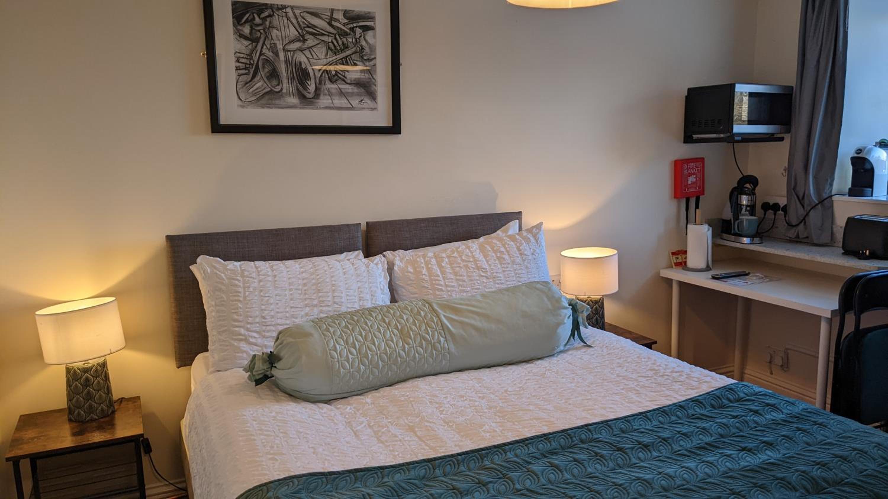 Double Room with Private Bathroom - Photo 9