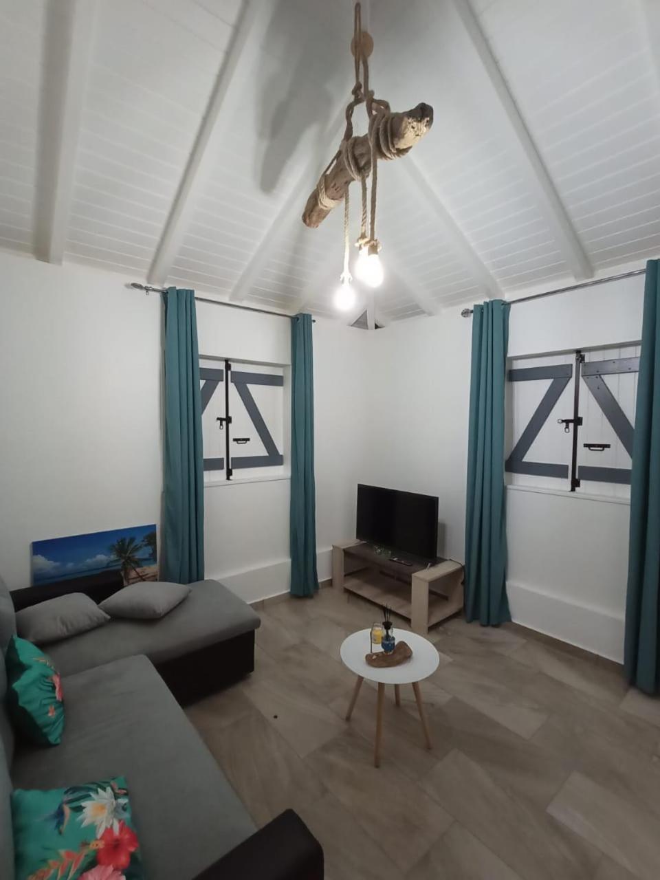 One-Bedroom House photo 2